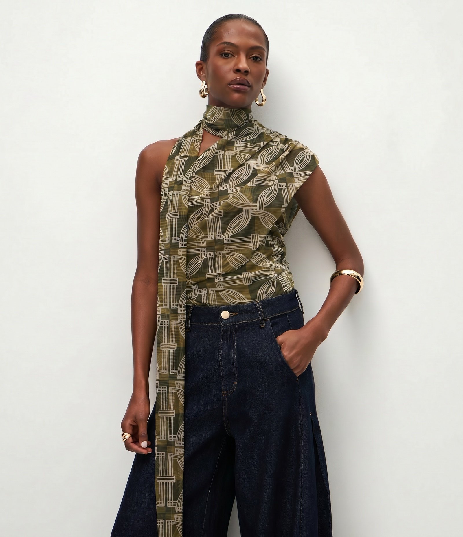Blusa com Amarração no Pescoço e Estampa Geométrica Verde 1