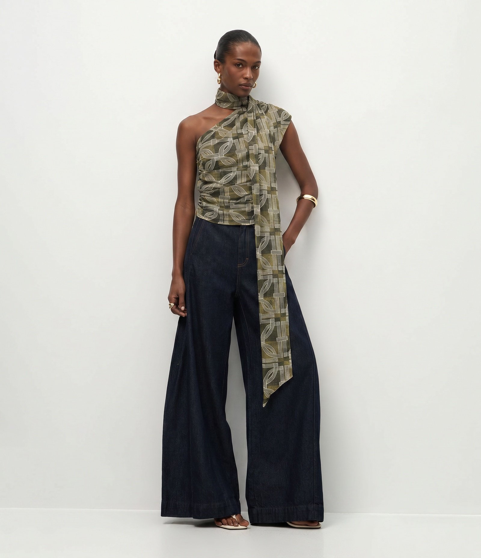 Blusa com Amarração no Pescoço e Estampa Geométrica Verde 2