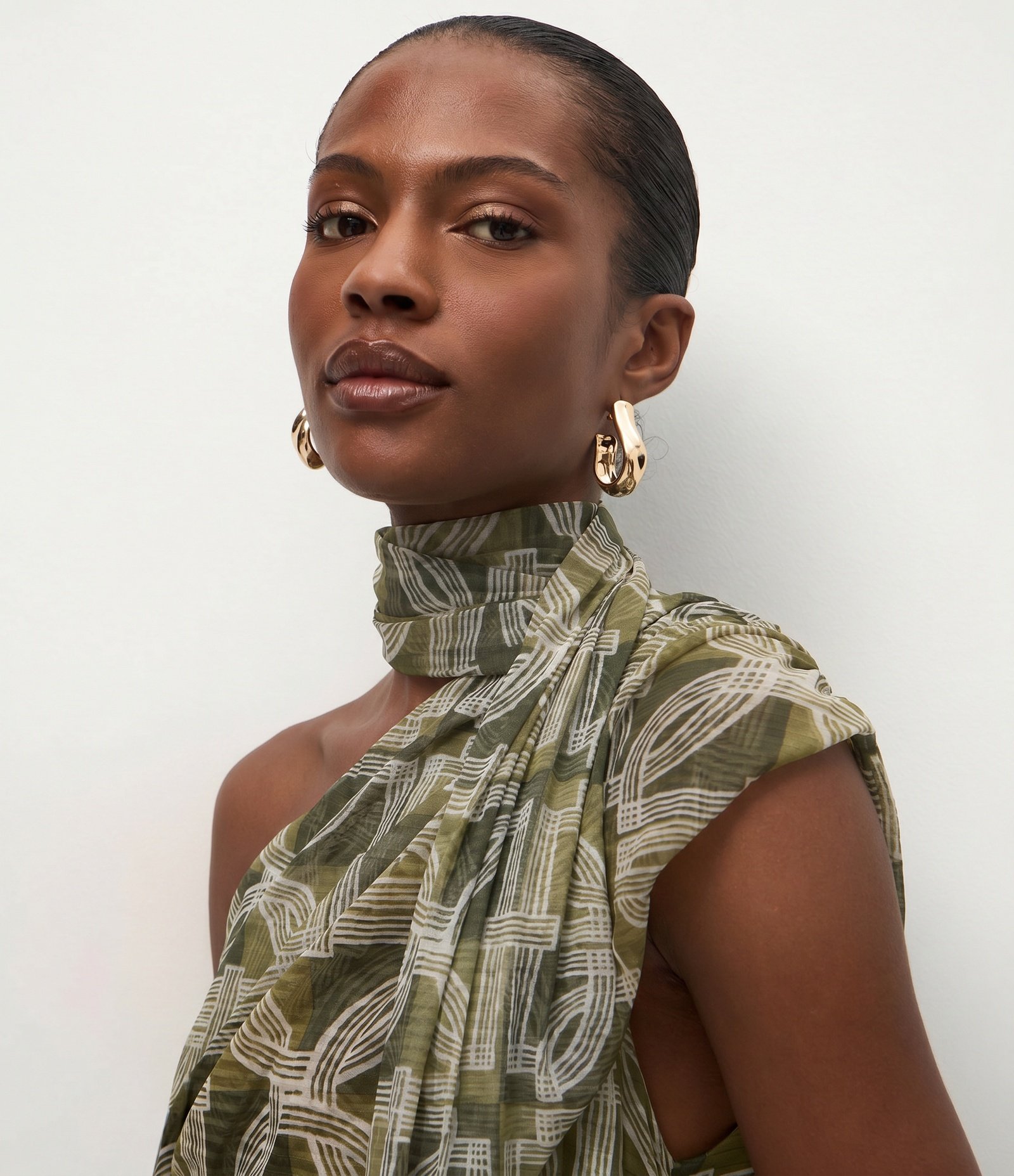 Blusa com Amarração no Pescoço e Estampa Geométrica Verde 3