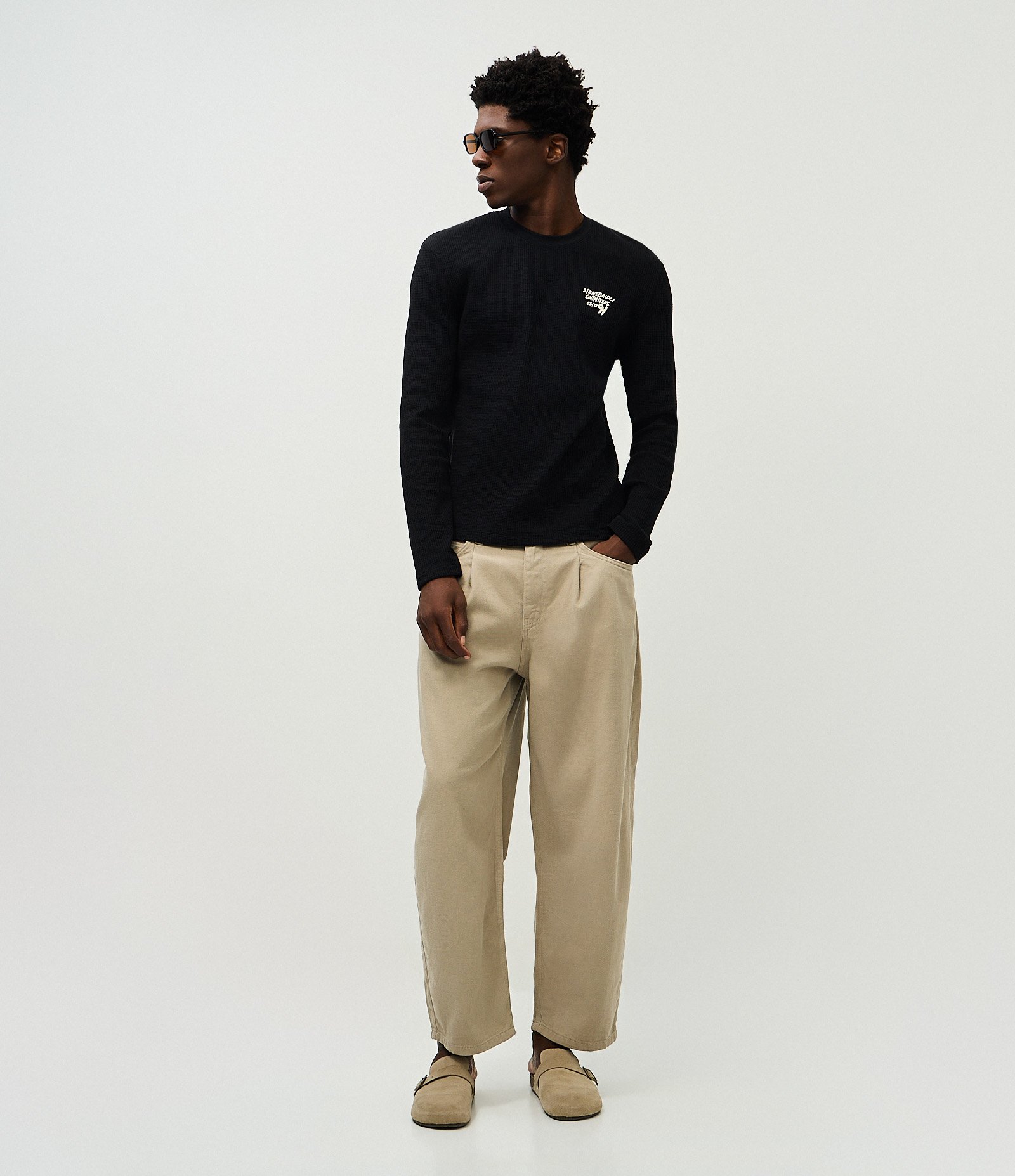Calça Chino em Sarja com Pregas Bege 1