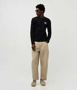 Calça Chino em Sarja com Pregas