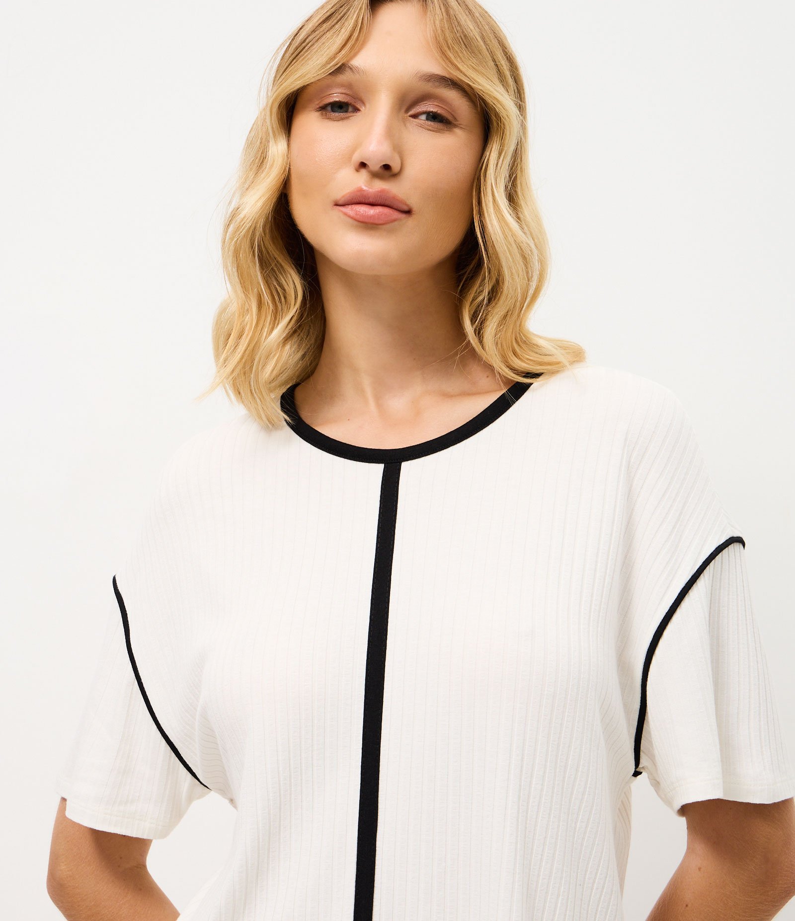 Pijama Curto em Ribana com Viés Contrastantes Branco 2