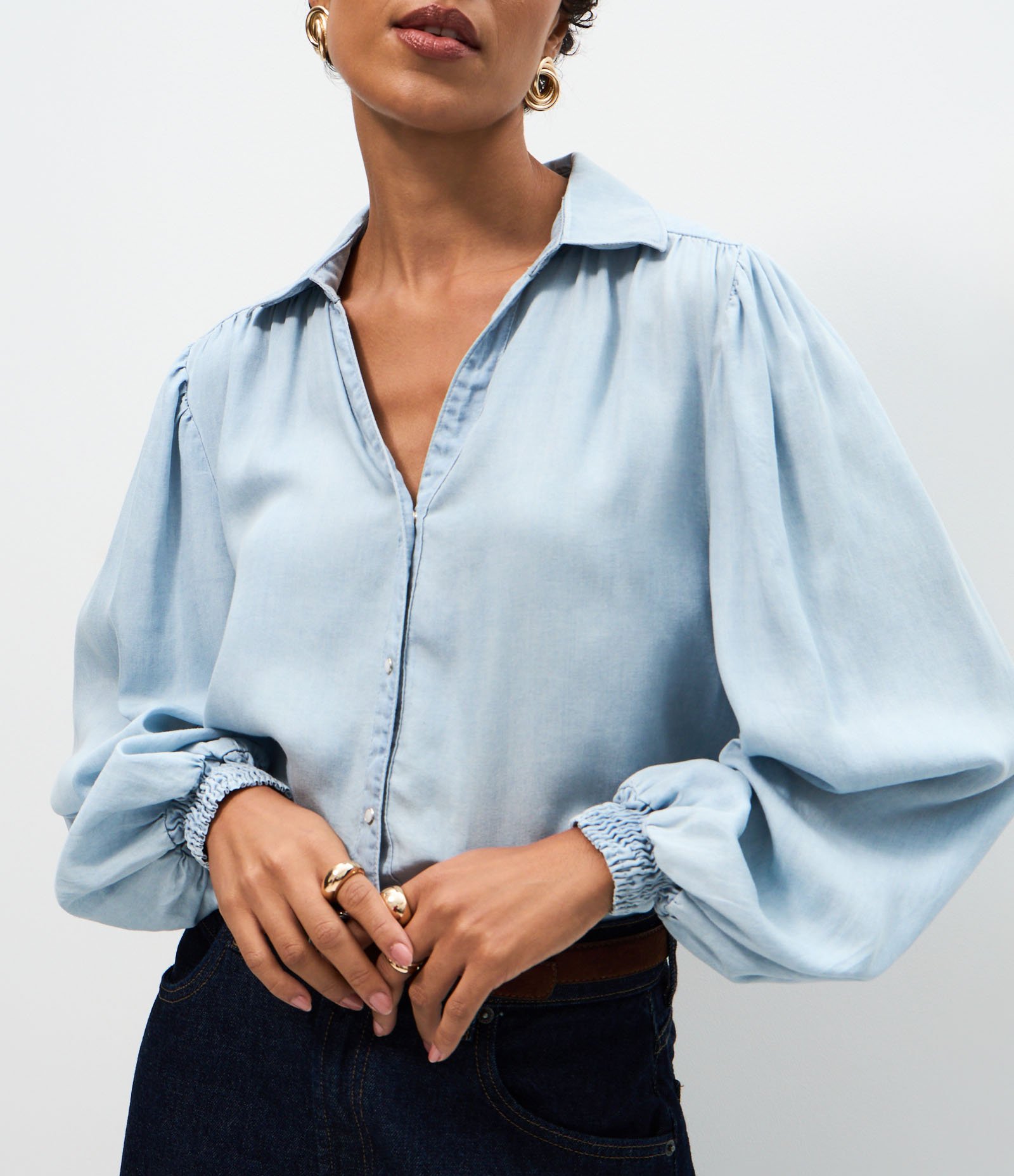 Camisa em Jeans com Manga Bufante e Abotoamento Frontal Azul 4