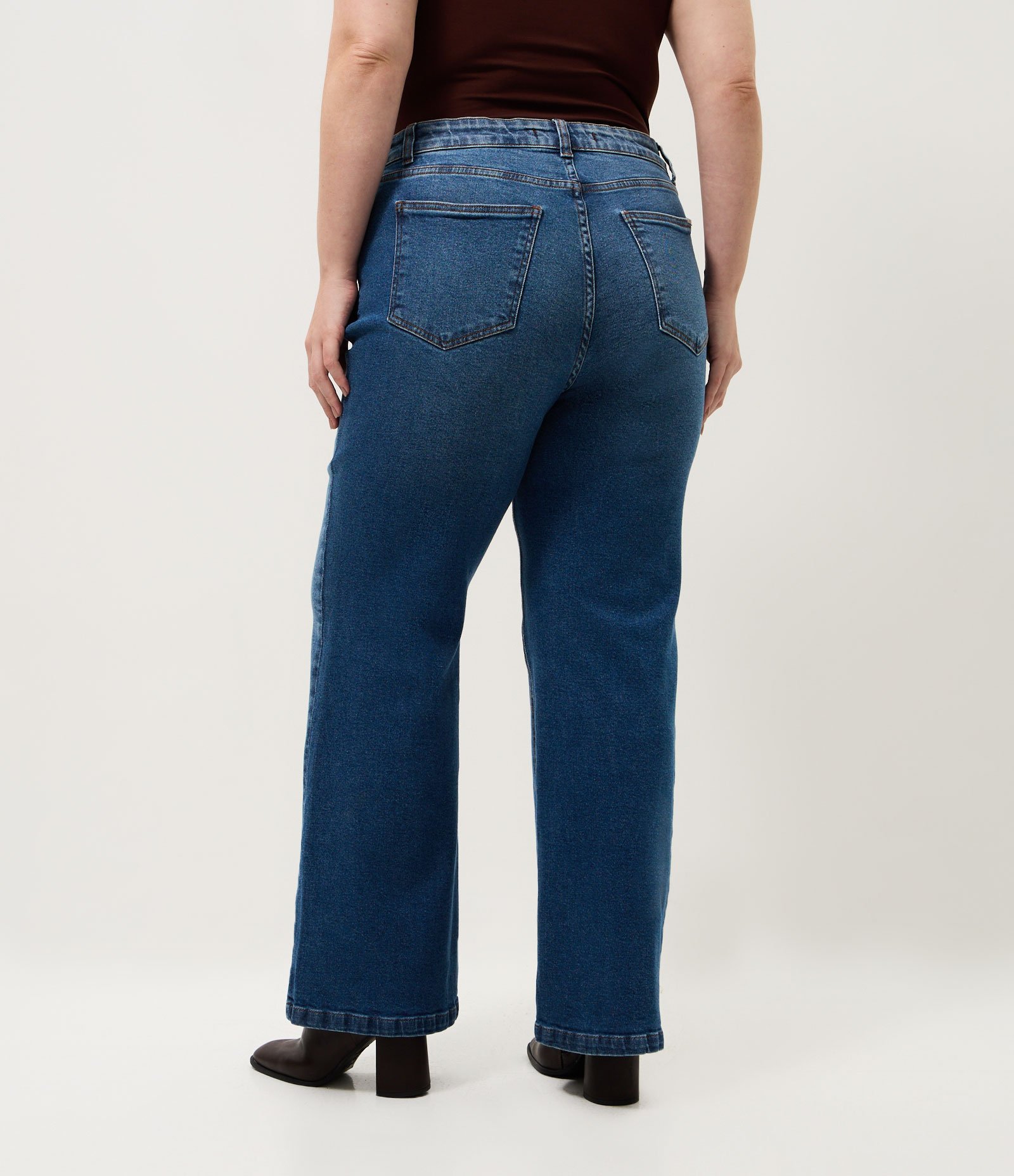 Calça Jeans Reta com Elastano e Efeito Laser Azul 4