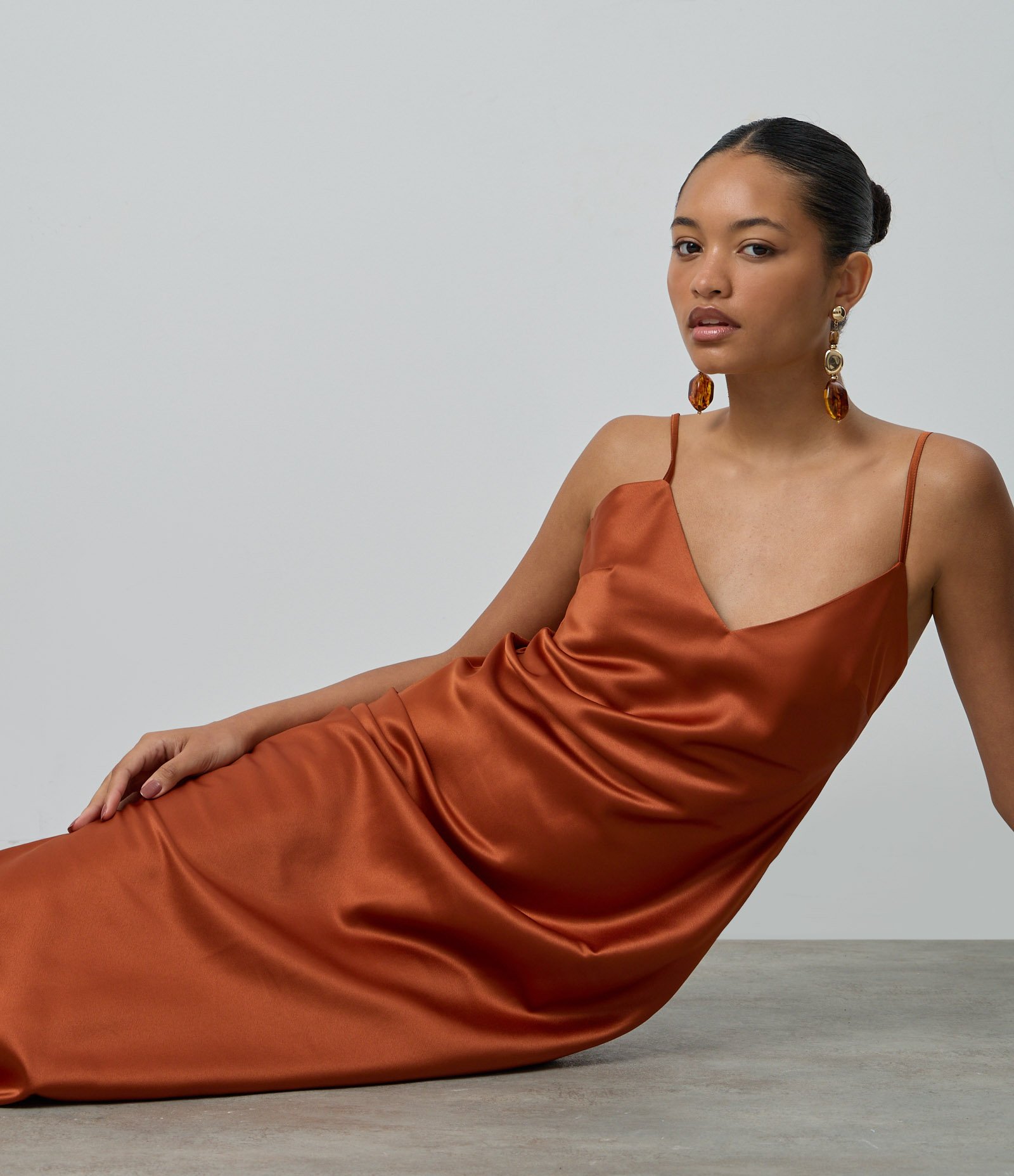 Vestido Longo de Alcinha em Cetim com Decote V Laranja 5