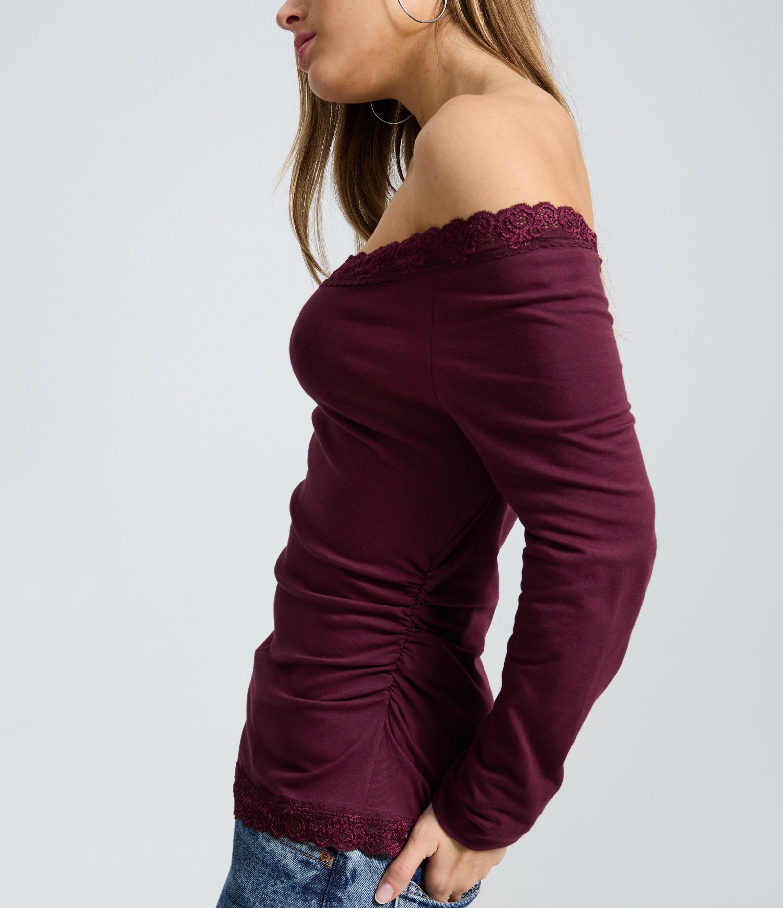 Blusa em Algodão com Decote e Barra Rendados Vermelho 3