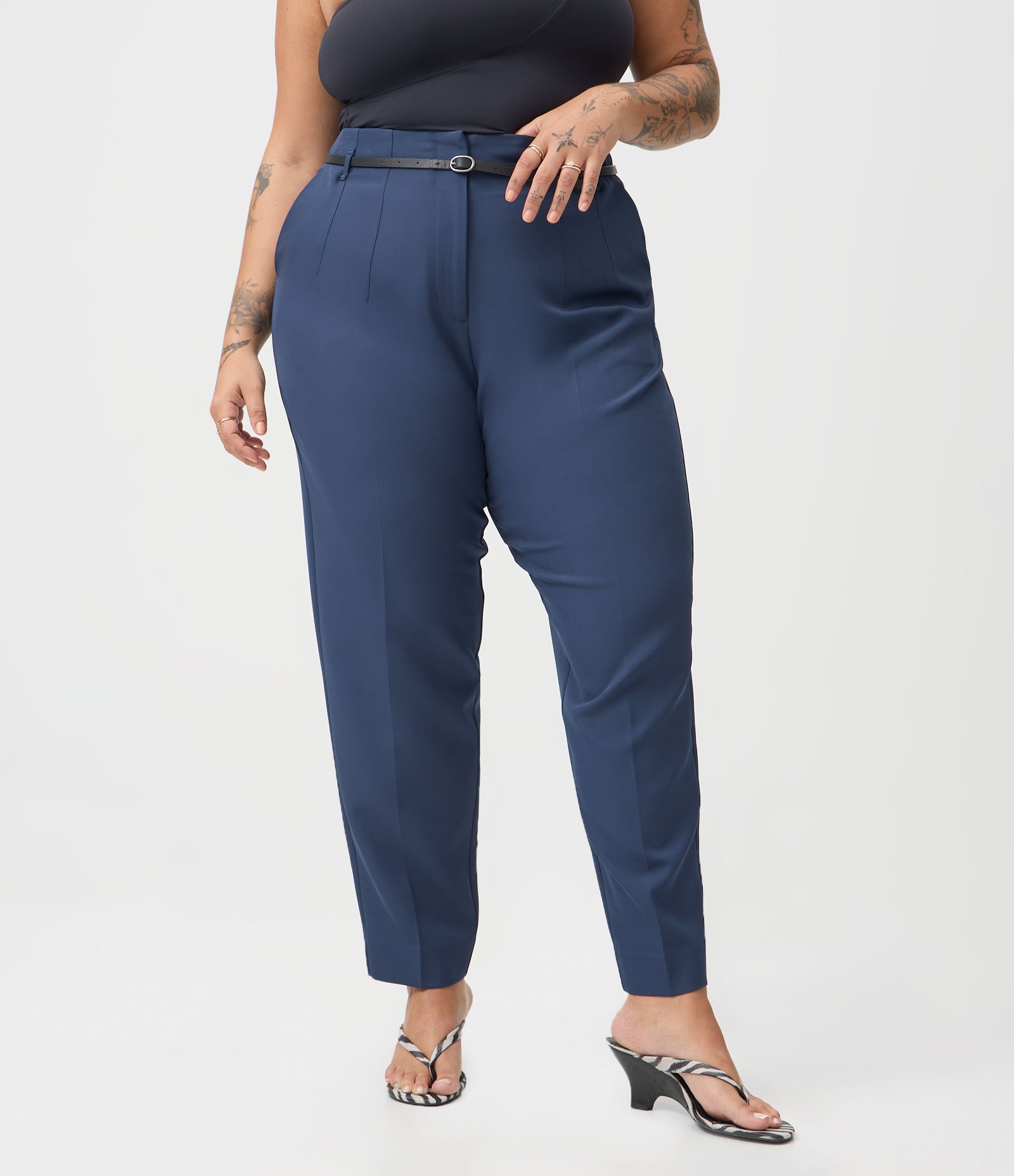Calça Cenoura Alfaiatada com Cinto Curve & Plus Size Azul 2