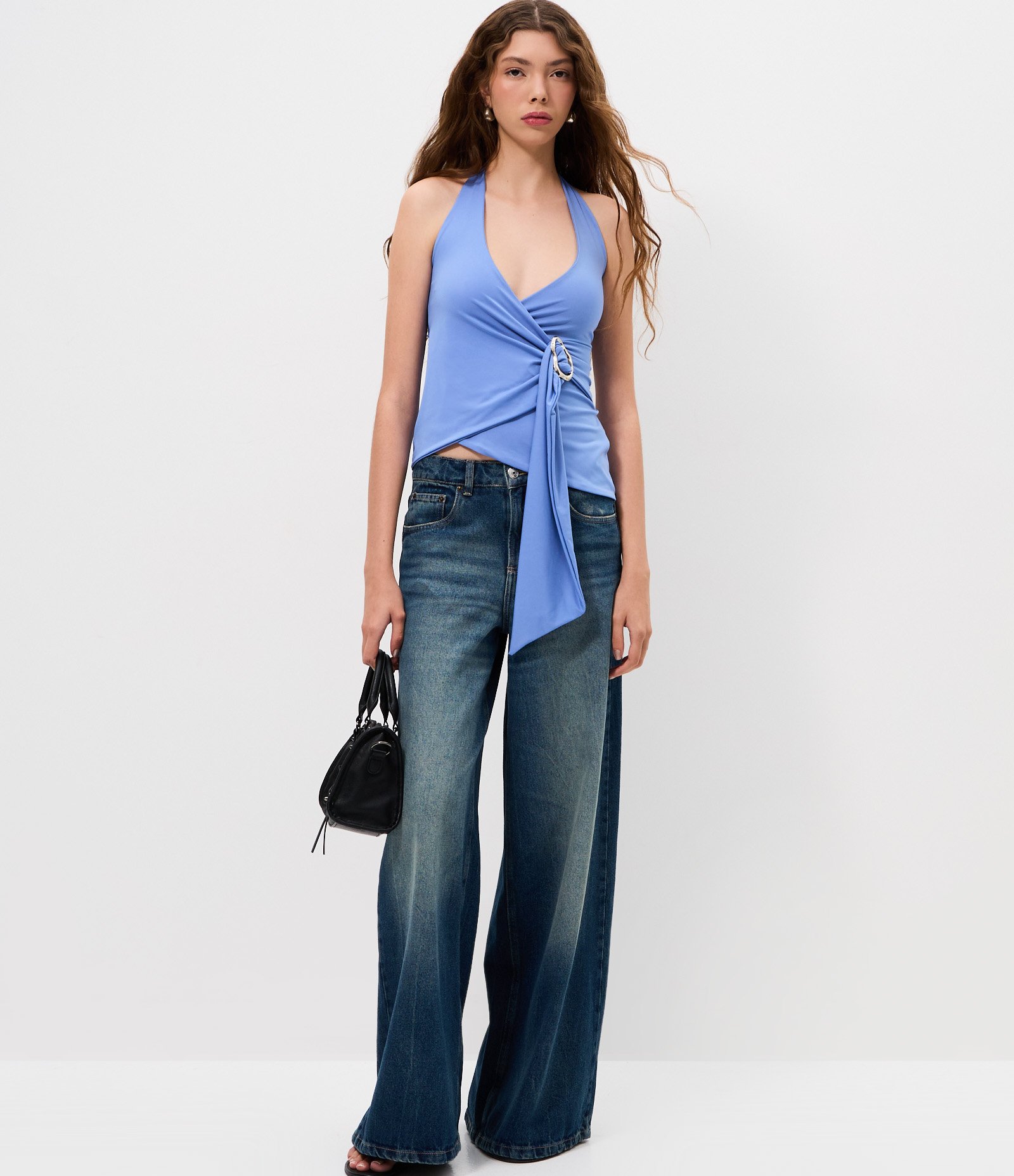 Blusa Frente Única com Faixa Lateral e Aviamento Metálico Azul 2
