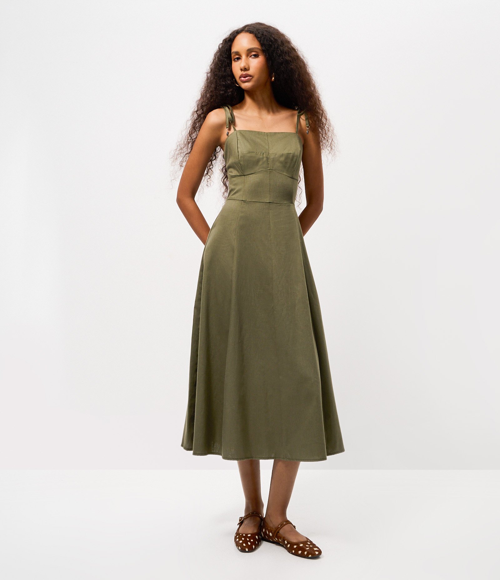 Vestido Midi em Sarja com Alça Fina e Busto Recortado Verde 1