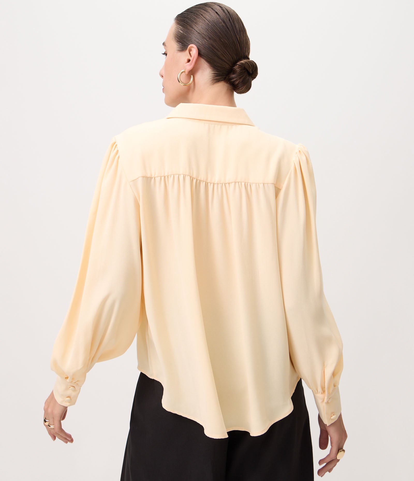 Camisa em Crepe com Manga Longa e Franzido no Ombro Amarelo 4