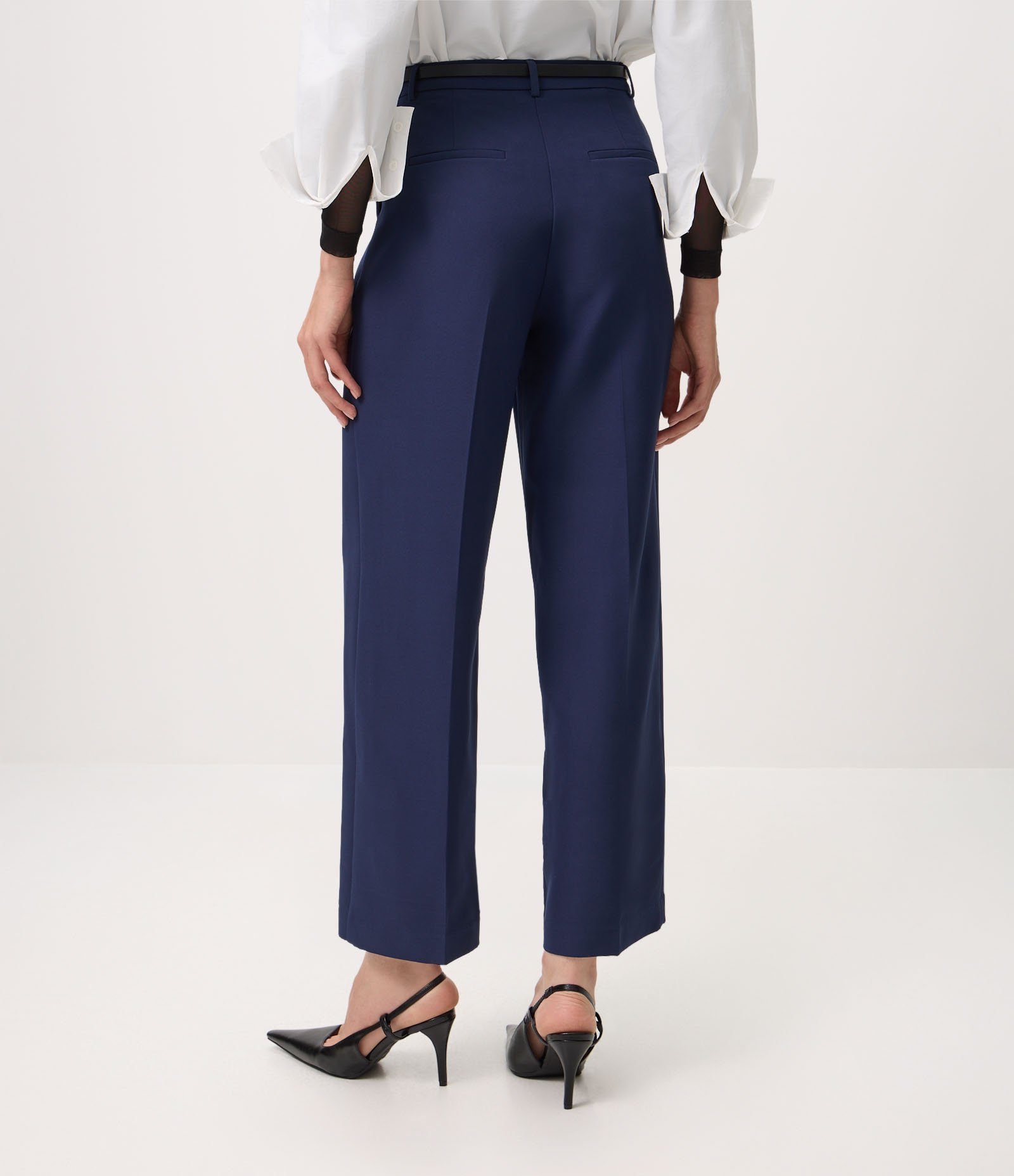 Calça Reta Alfaiatada com Cinto Fino em PU Azul 5