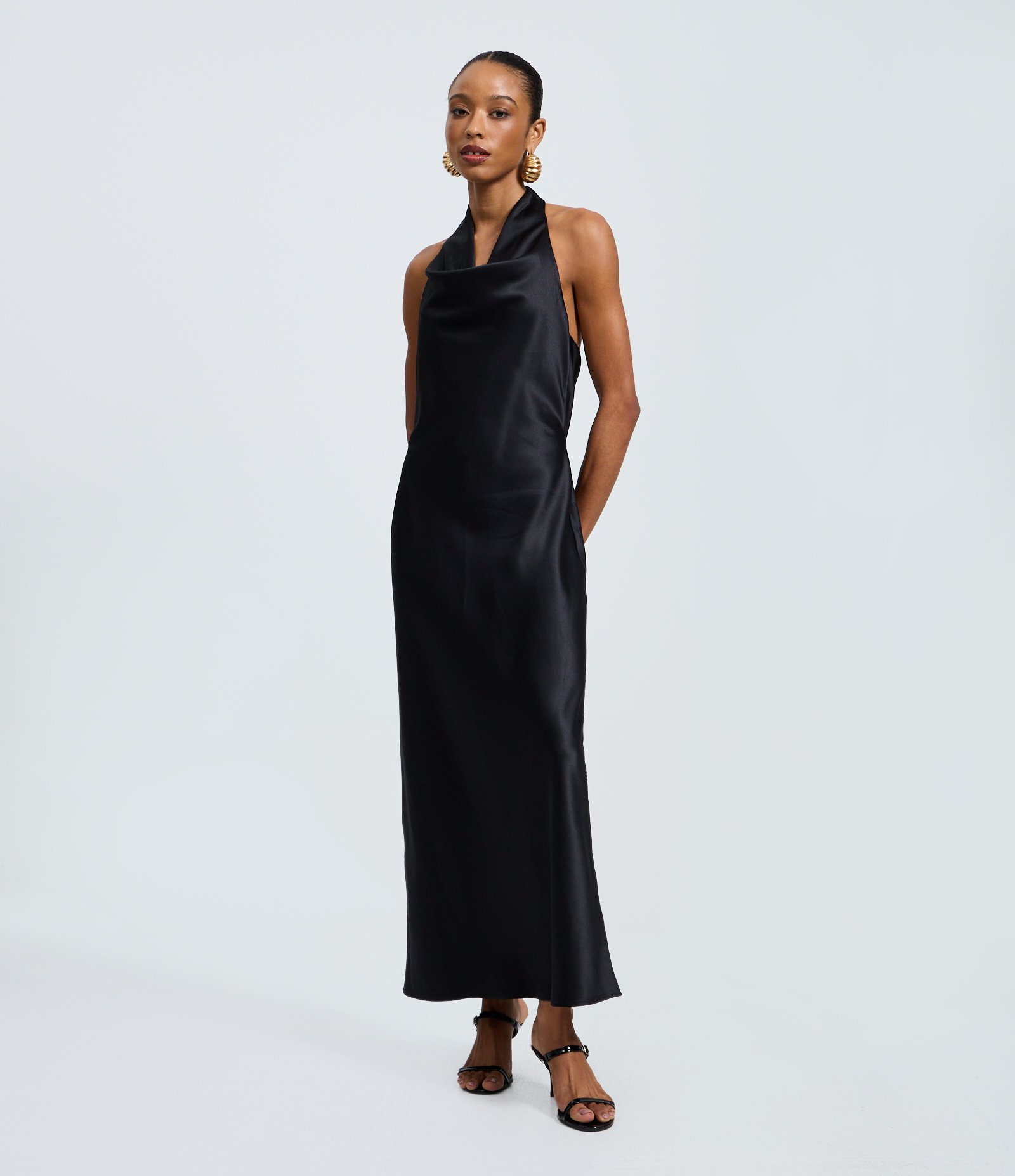 Vestido New Midi em Cetim com Decote Degagê Preto 1