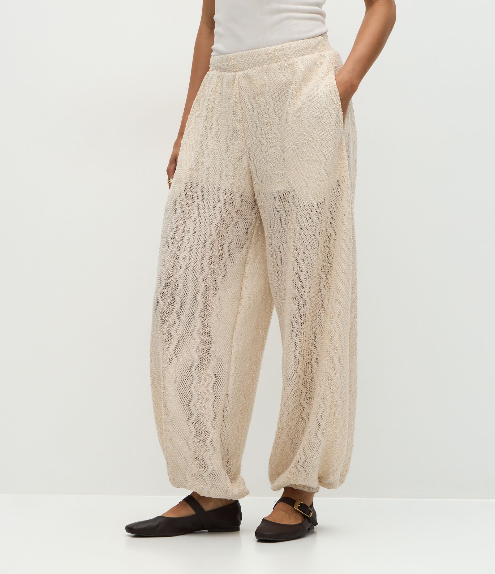 Calça Aladim em Malha Texturizada com Elástico na Cintura Branco 2