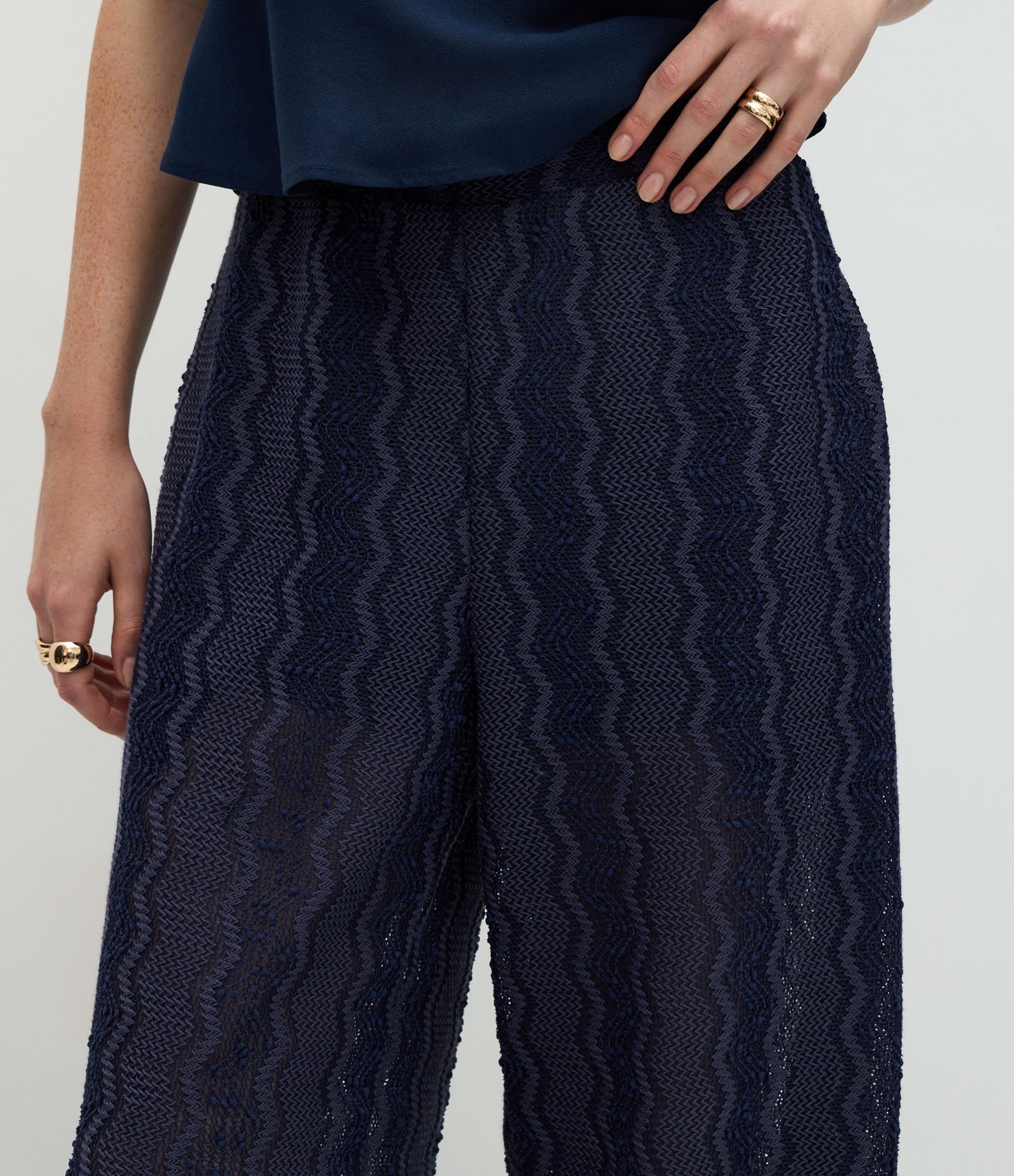 Calça Aladim em Malha Texturizada com Elástico na Cintura Azul 1