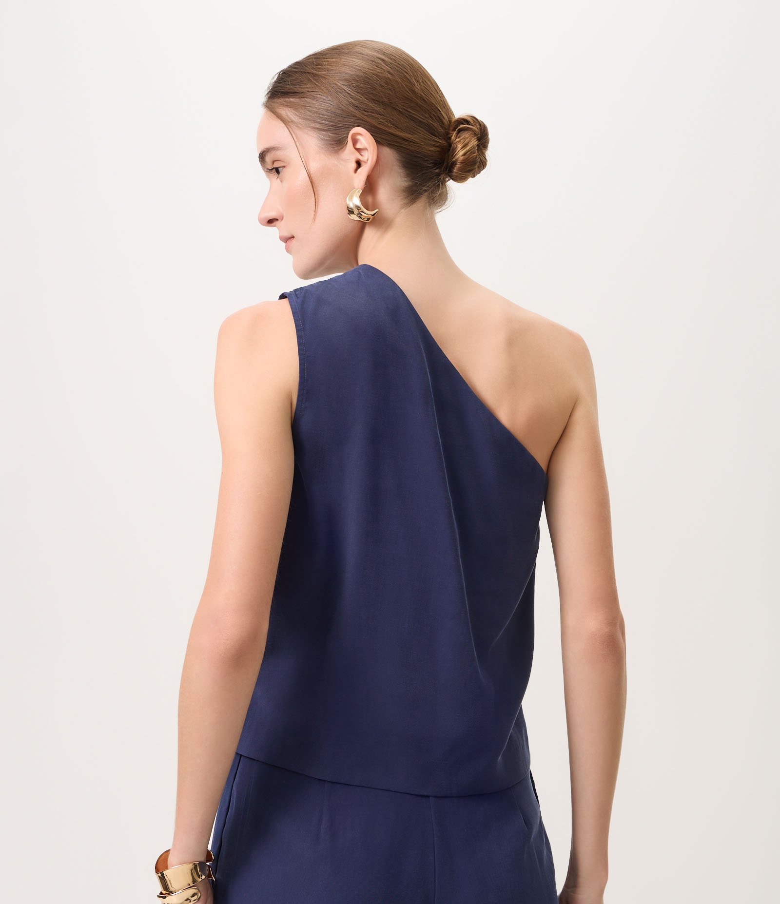 Blusa Um Ombro Só em Viscose com Prega Azul 4