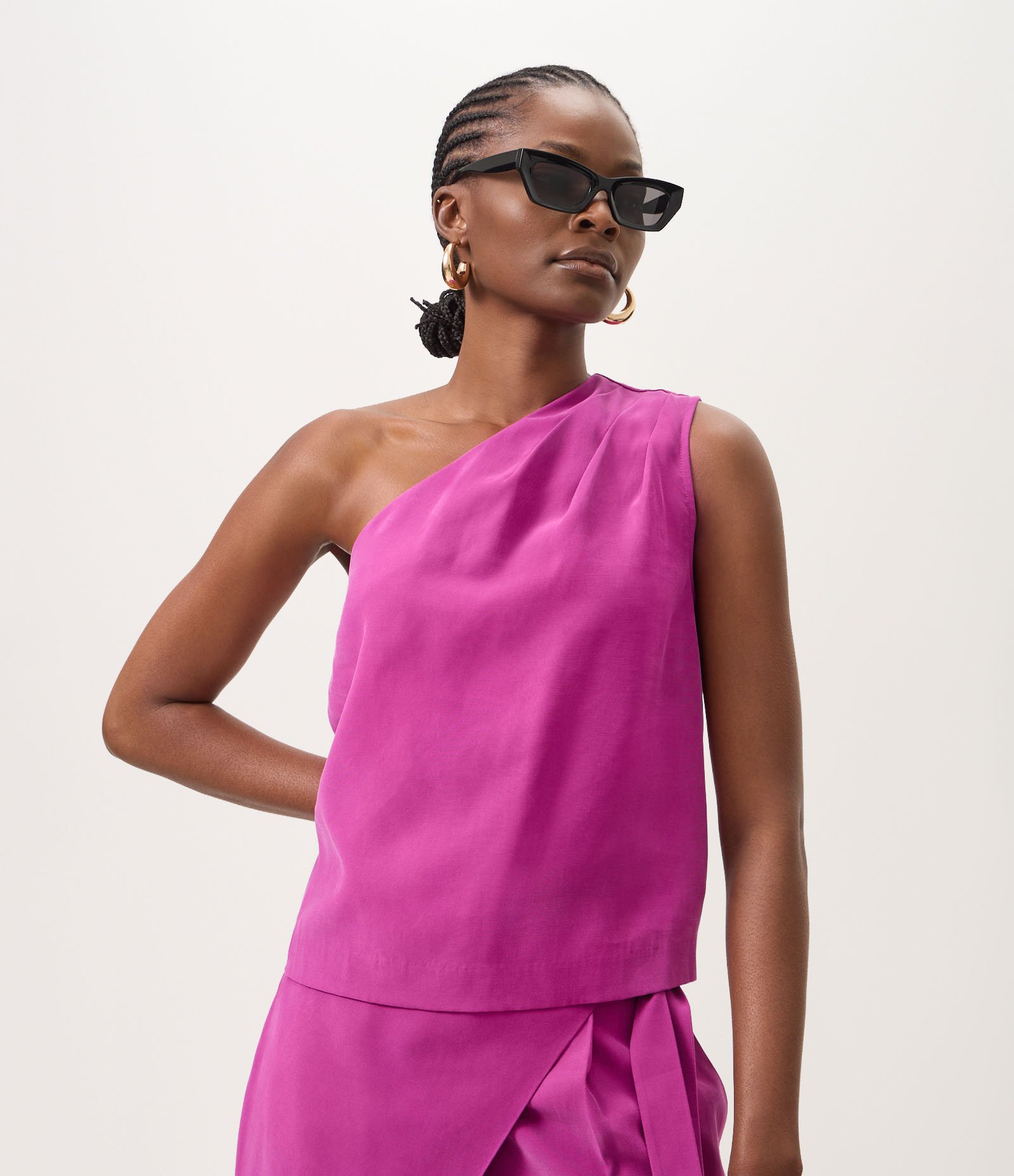 Blusa Um Ombro Só em Viscose com Prega Rosa 1