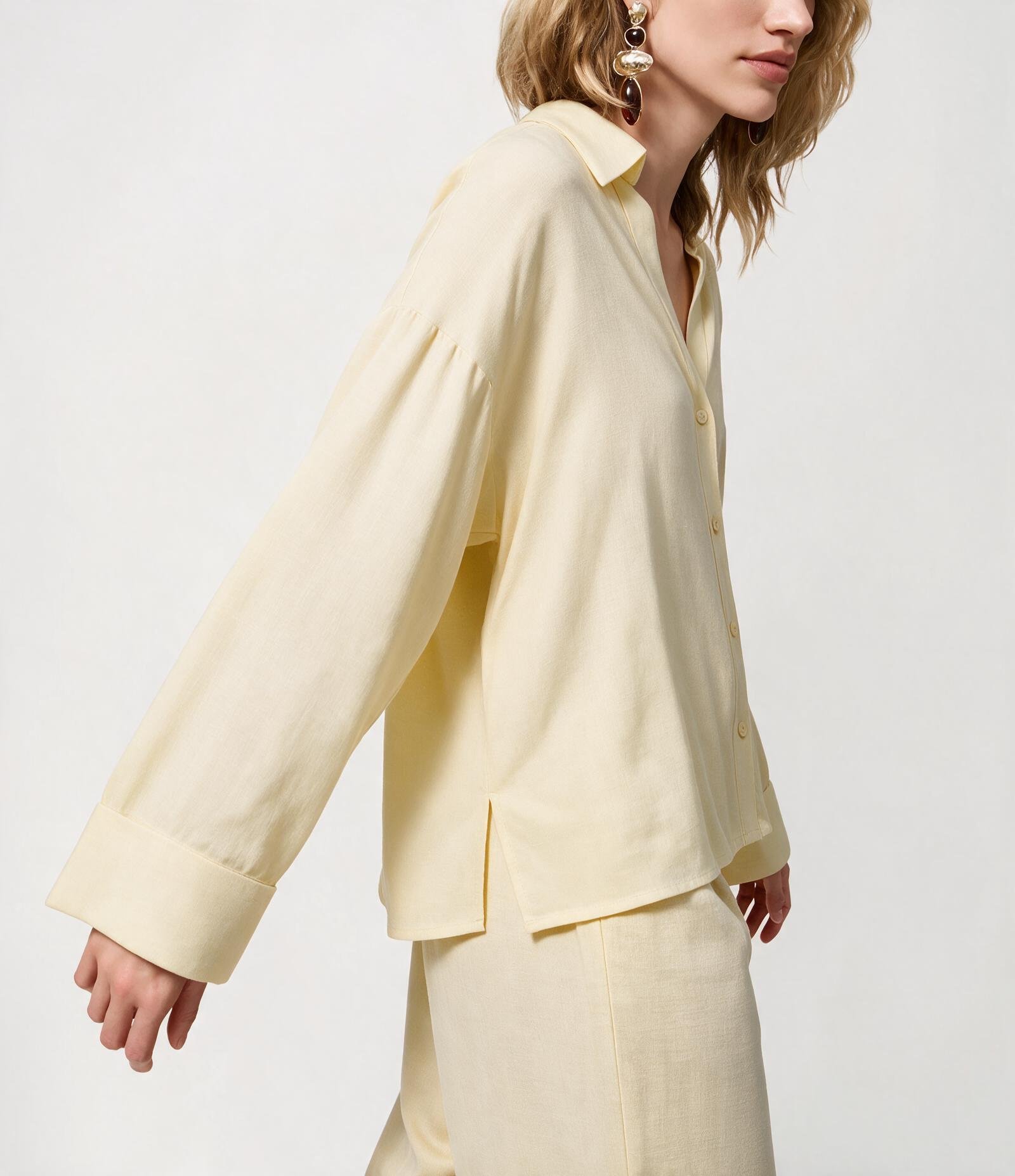 Blusa em Viscolinho com Gola Padre Amarelo 2
