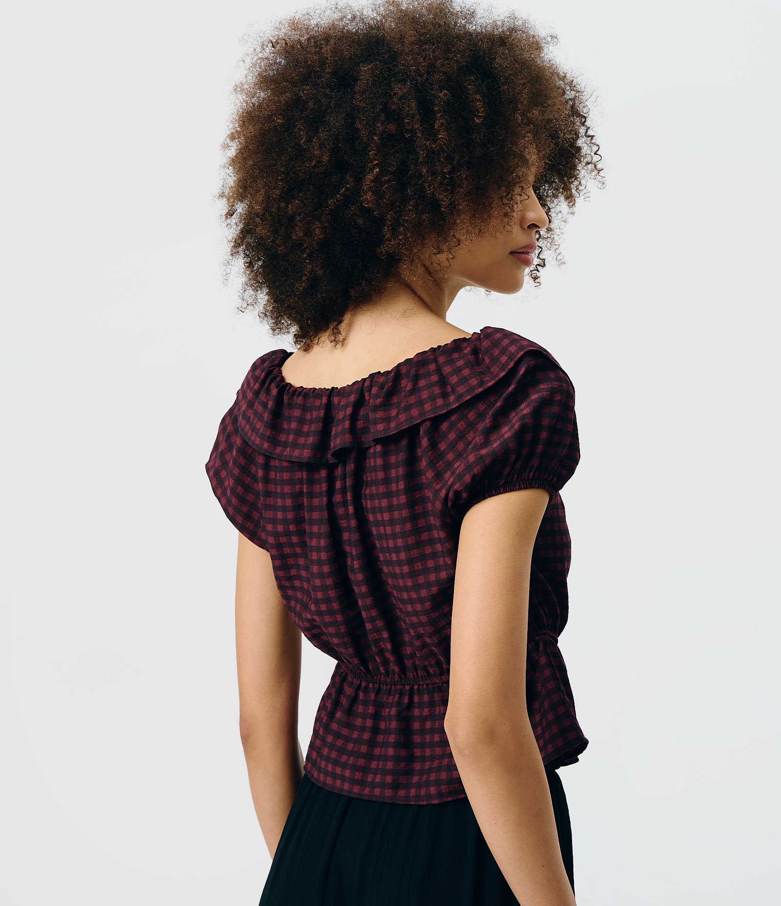 Blusa Bata em Viscose Xadrez com Amarração e Babado Vermelho 5