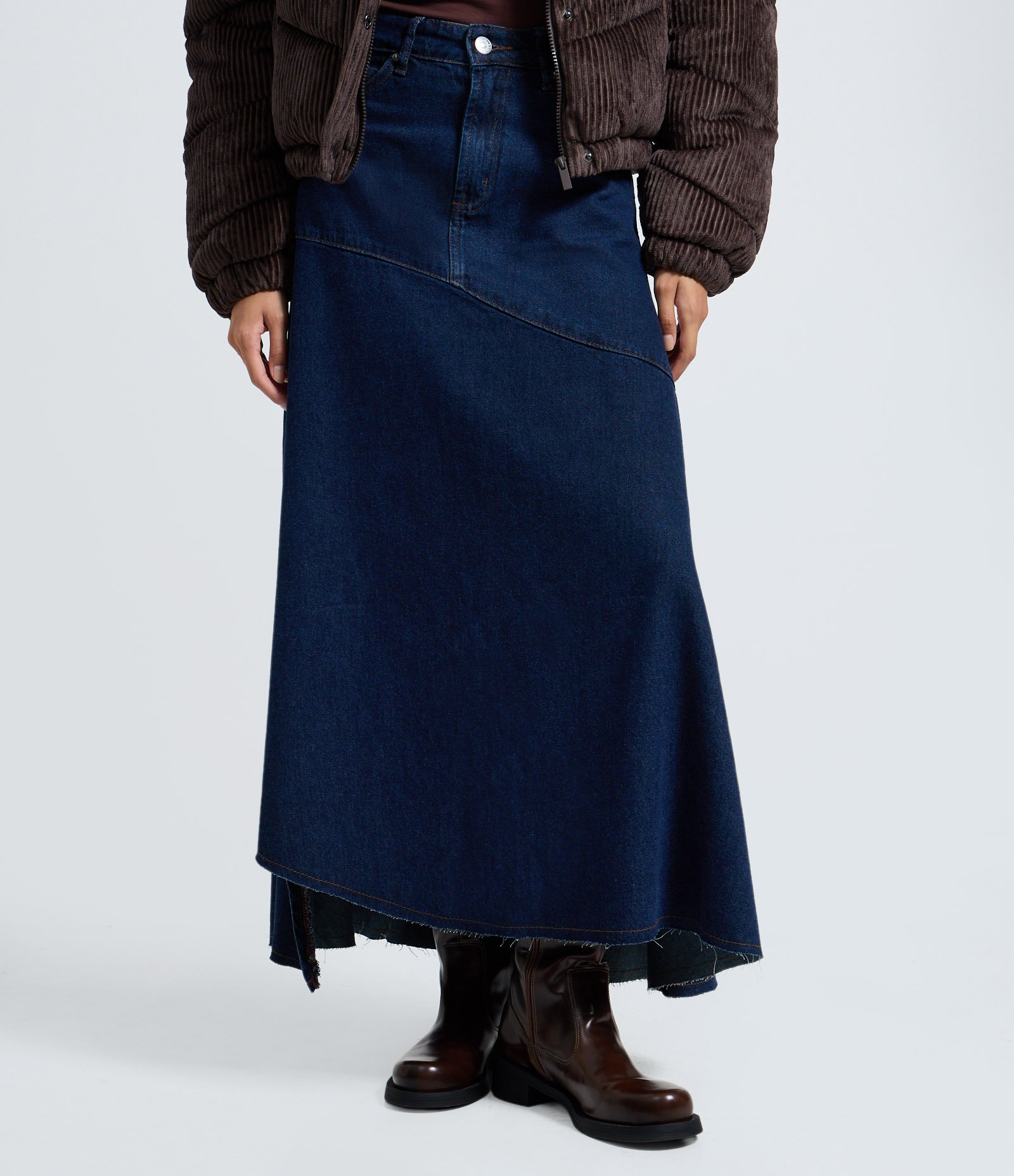 Saia Midi em Jeans com Cintura Alta e Recorte Frontal Azul Escuro 3