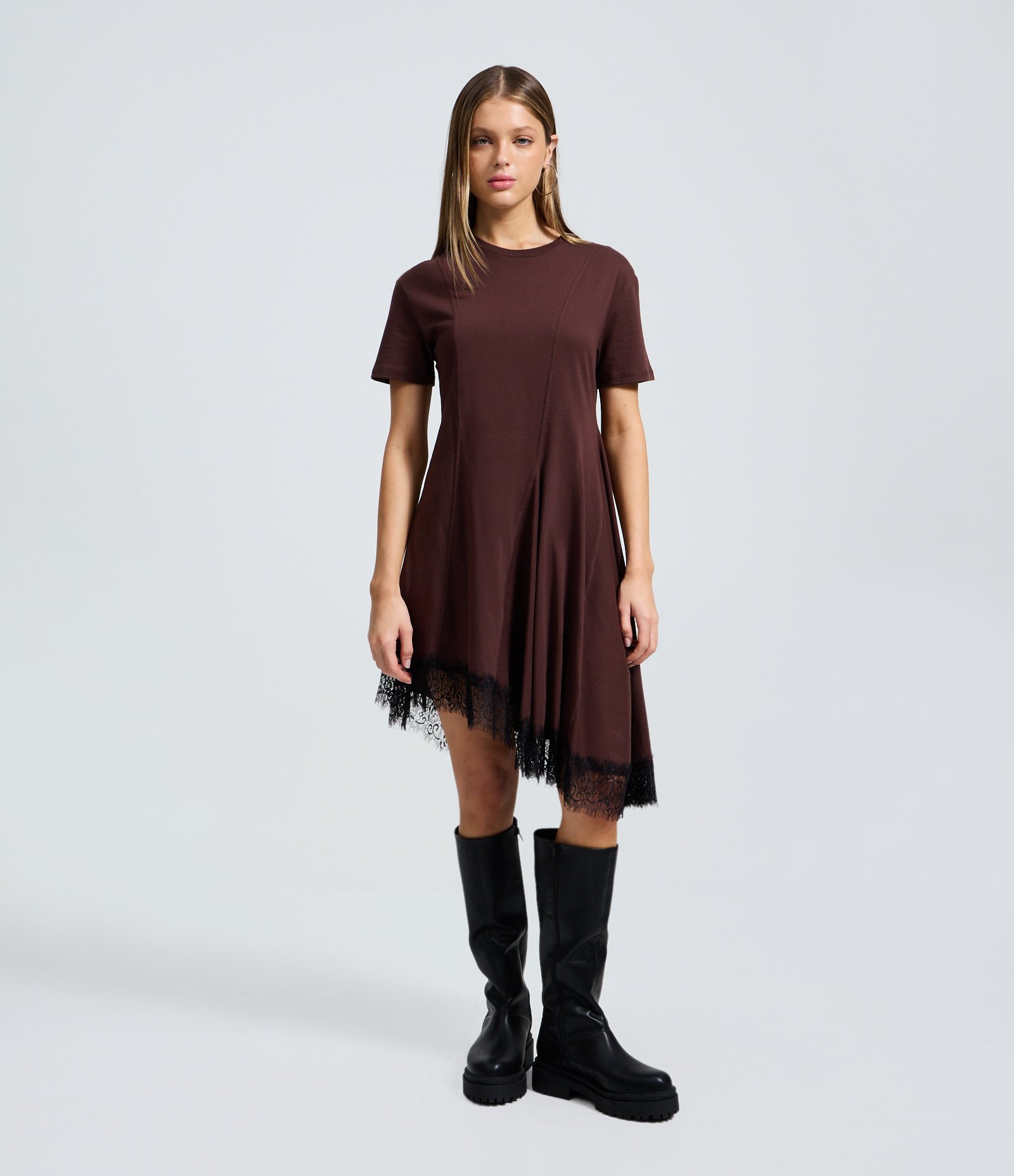 Vestido Curto Assimétrico com Renda Marrom 1