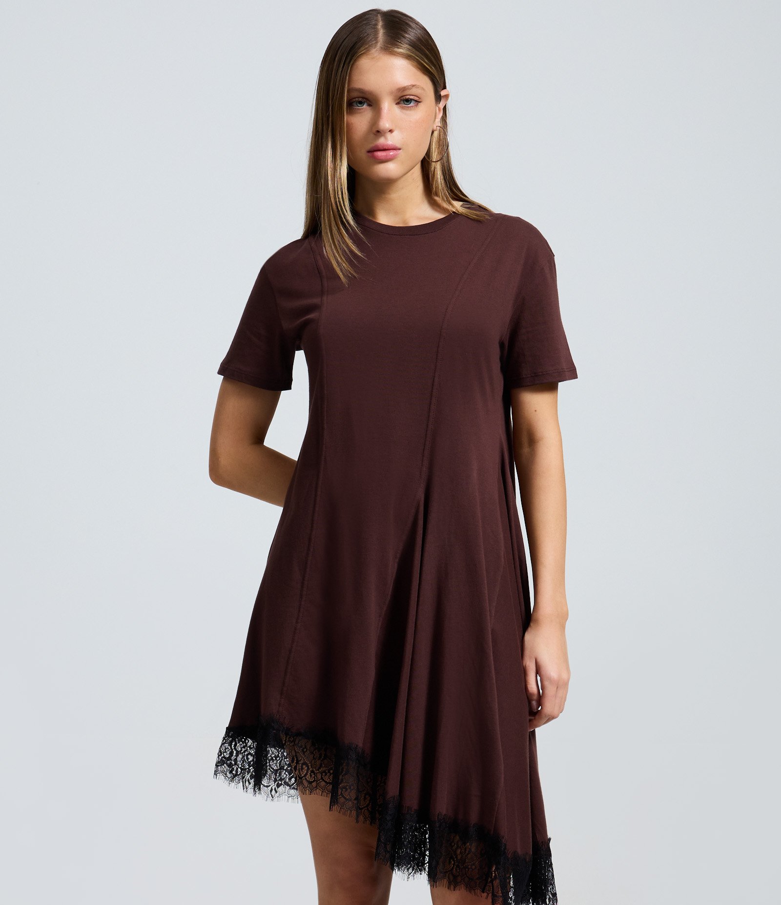 Vestido Curto Assimétrico com Renda Marrom 2
