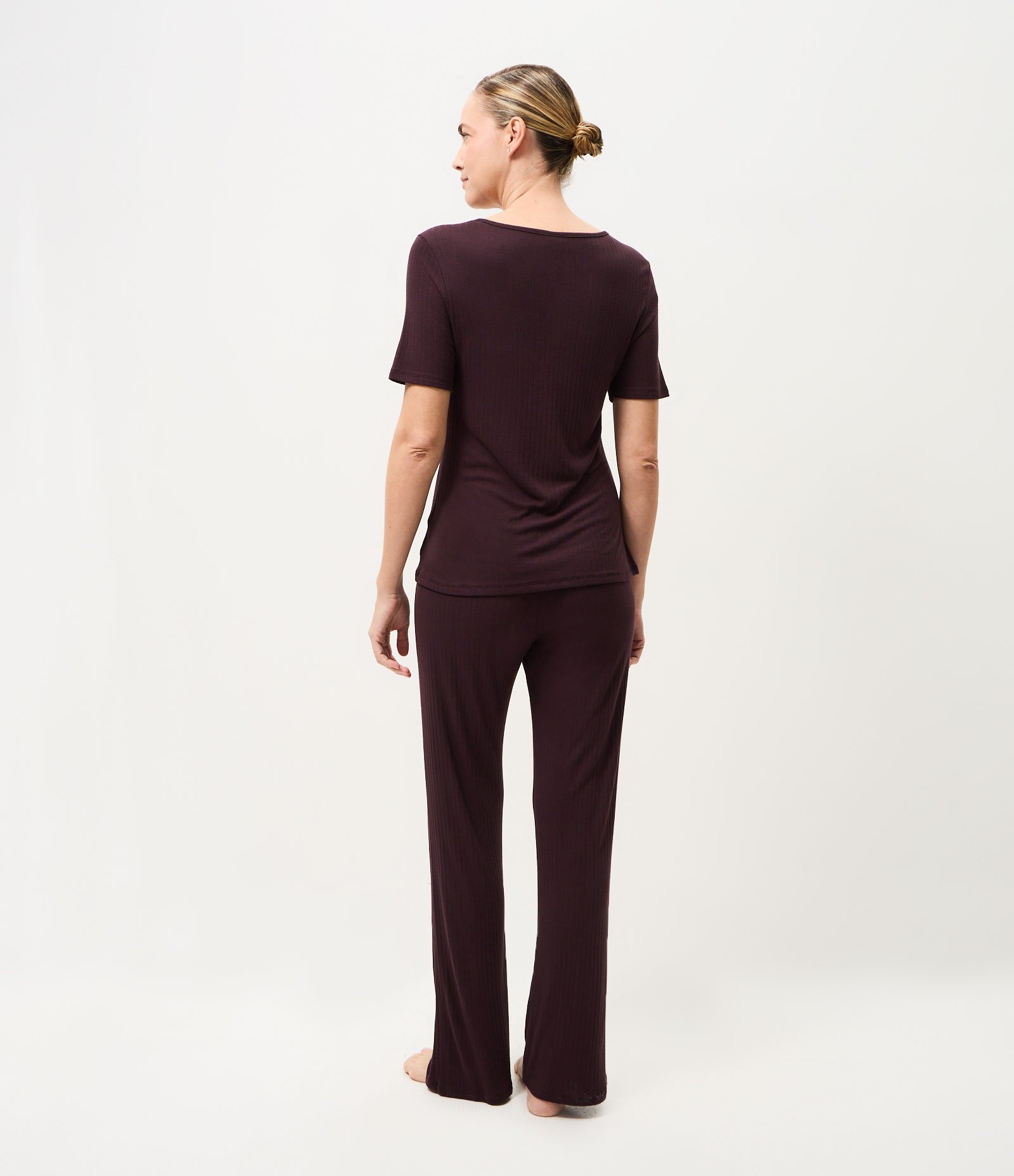 Pijama Longo em Ribana com Detalhe em Renda Marrom 5