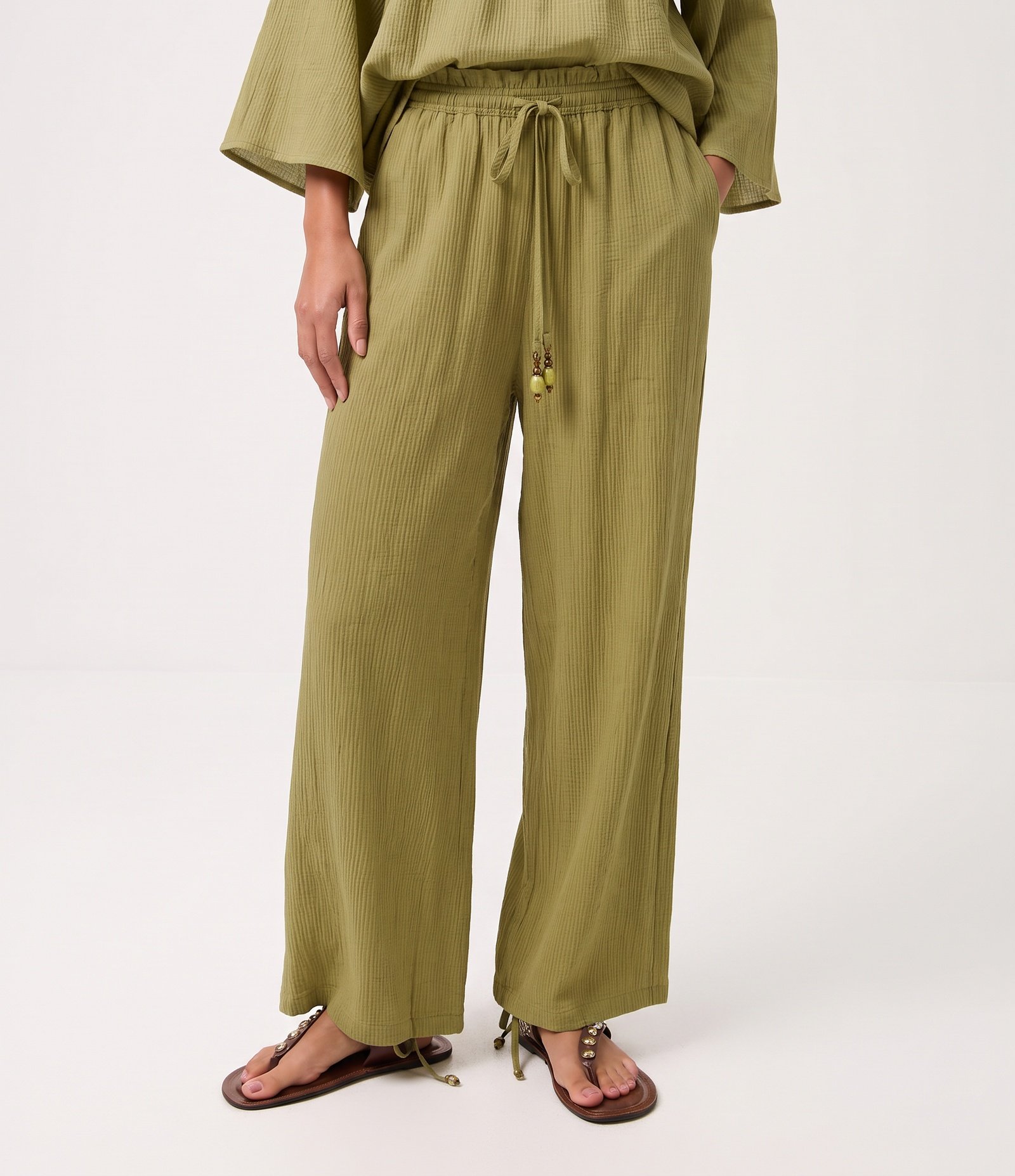Calça Pantalona em Viscose com Amarração Ajustável na Barra Verde 1