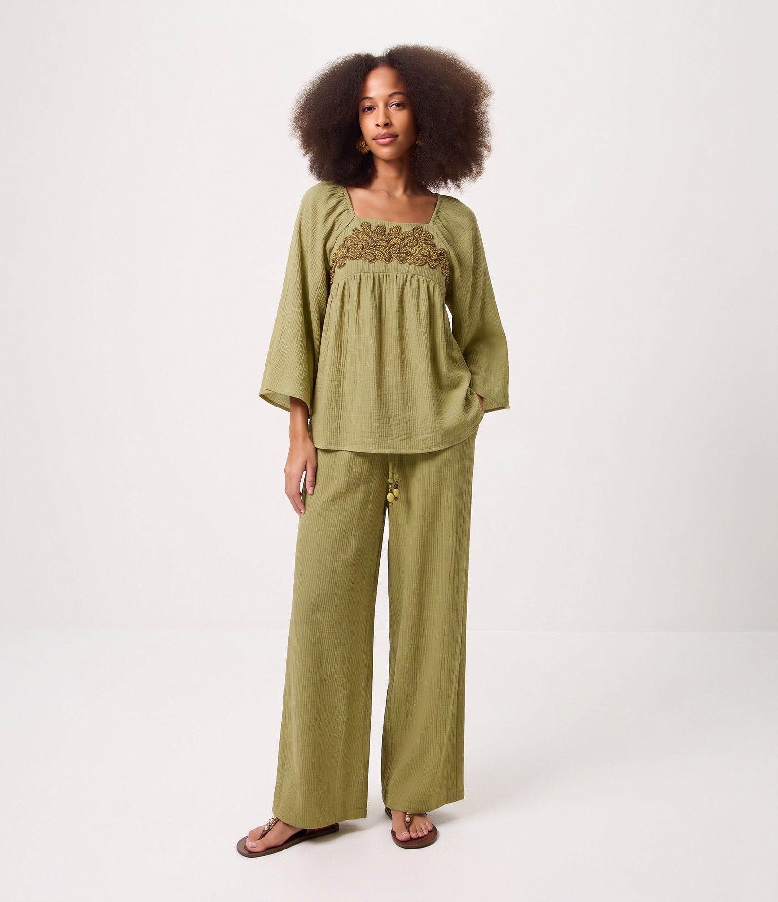 Calça Pantalona em Viscose com Amarração Ajustável na Barra Verde 5