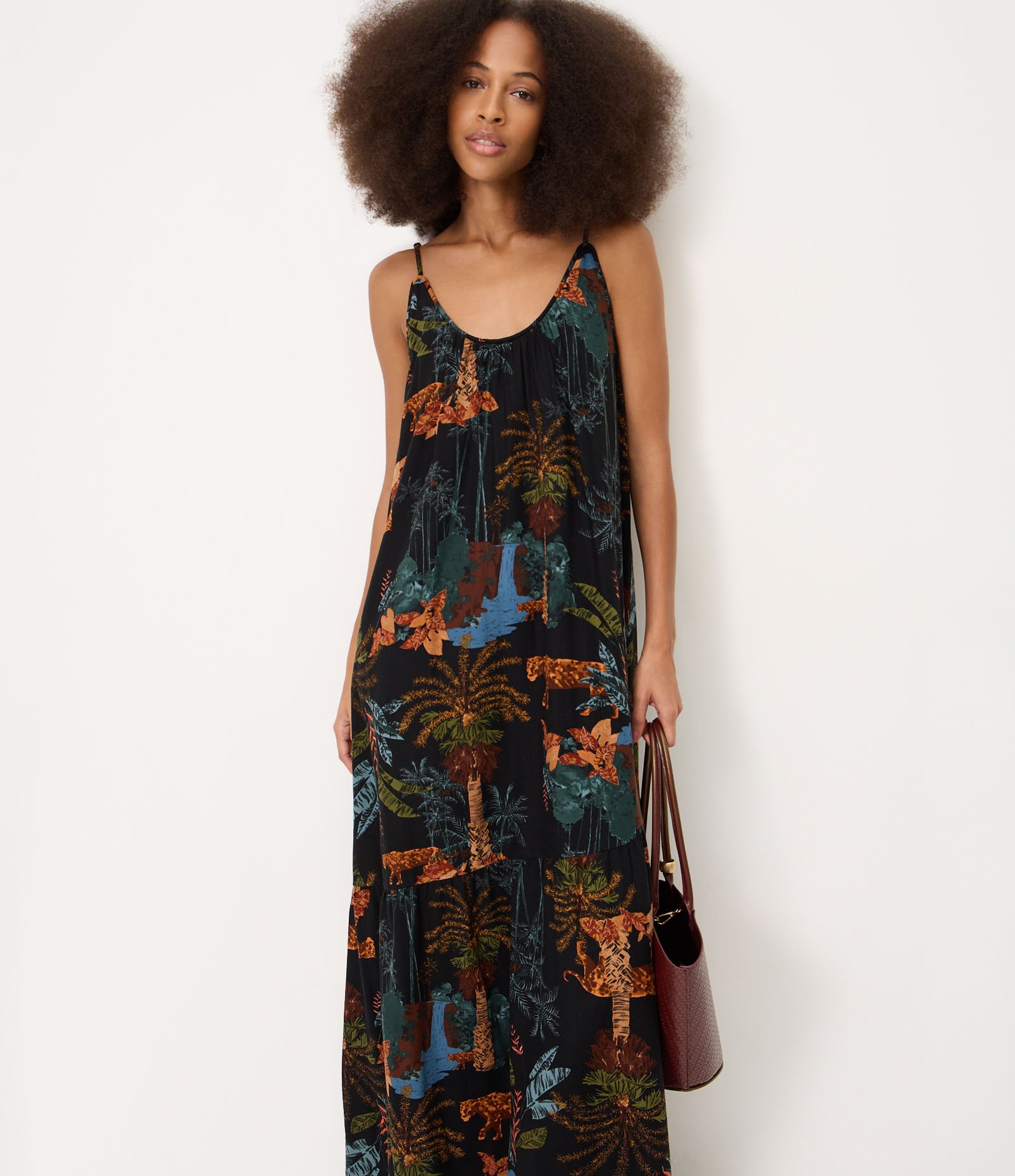 Vestido Longo em Viscolinho com Decote U e Estampa Tropical Preto 1