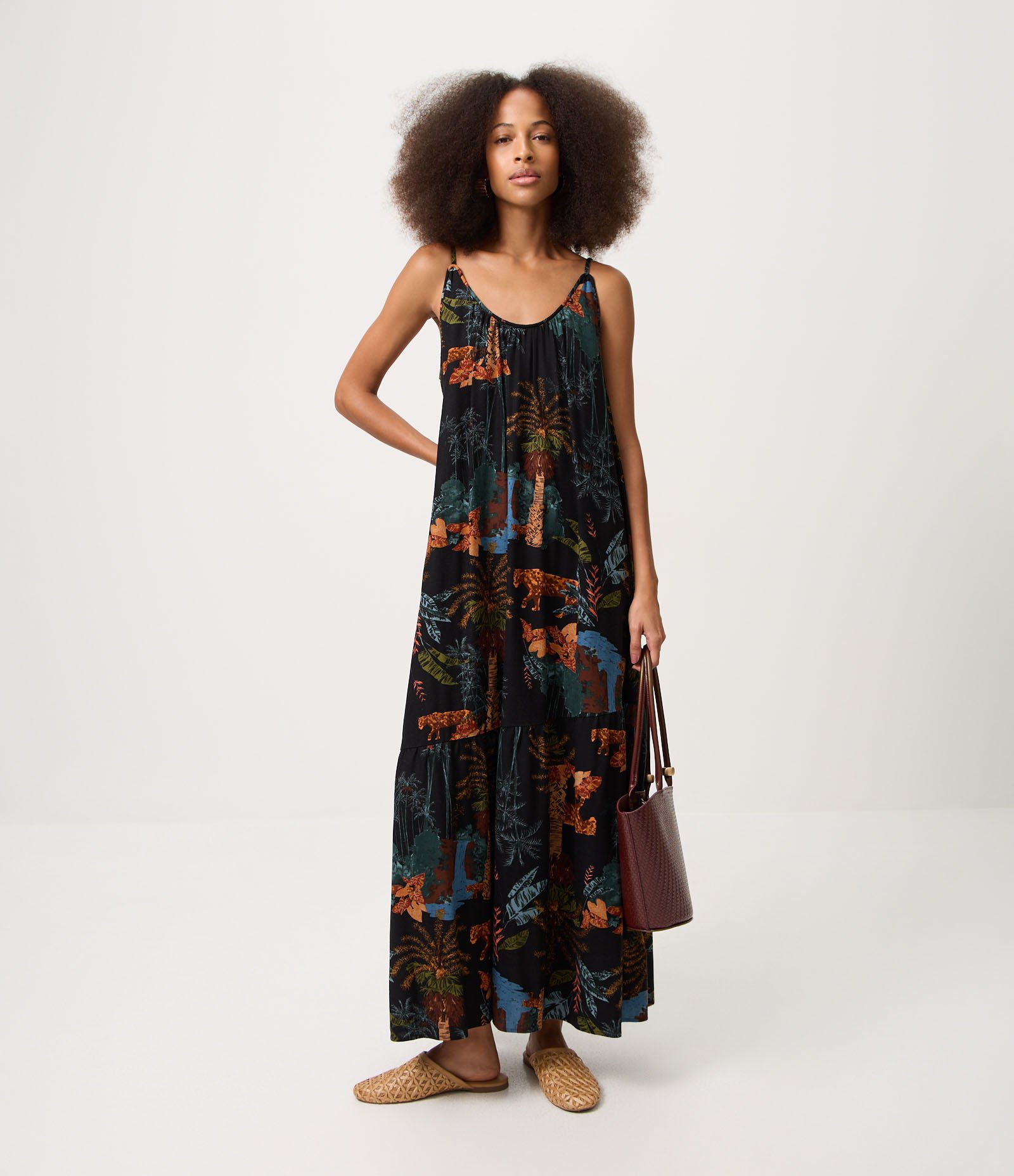 Vestido Longo em Viscolinho com Decote U e Estampa Tropical Preto 2