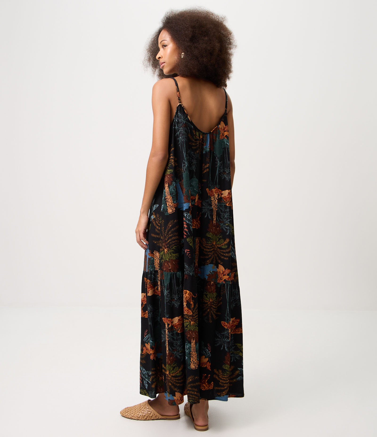 Vestido Longo em Viscolinho com Decote U e Estampa Tropical Preto 4