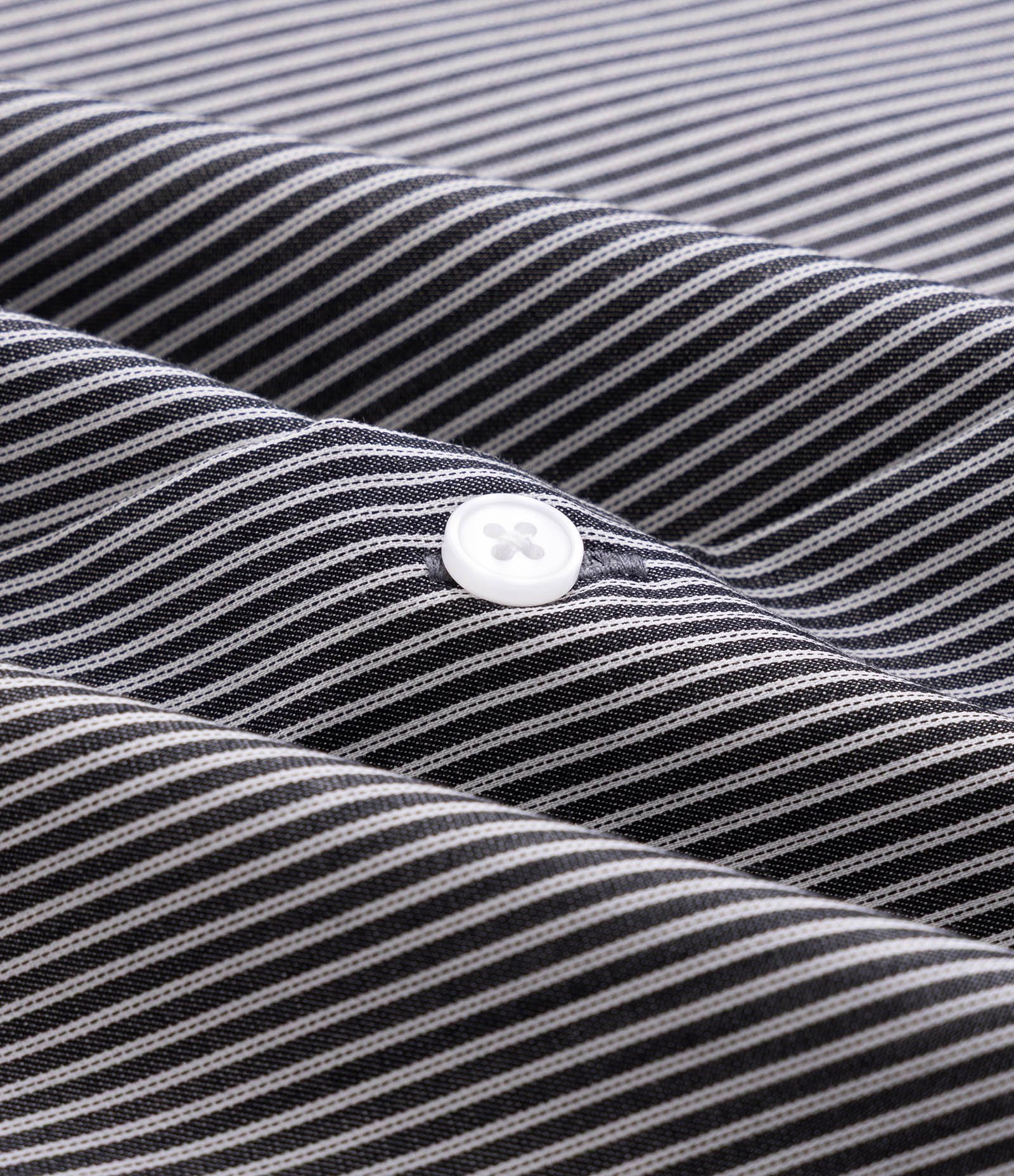 Camisa Regular Listrada em Fibra de Seda Preto 3