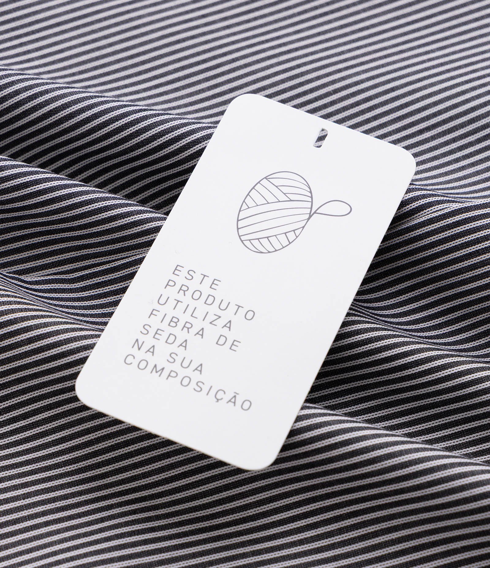 Camisa Regular Listrada em Fibra de Seda Preto 4