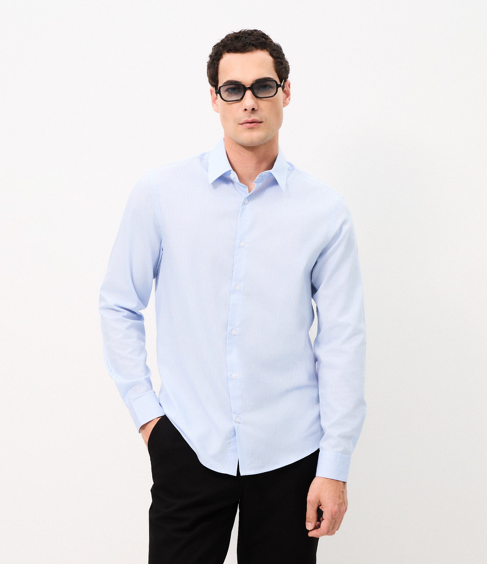 Camisa Regular Listrada em Fibra de Seda Azul 1