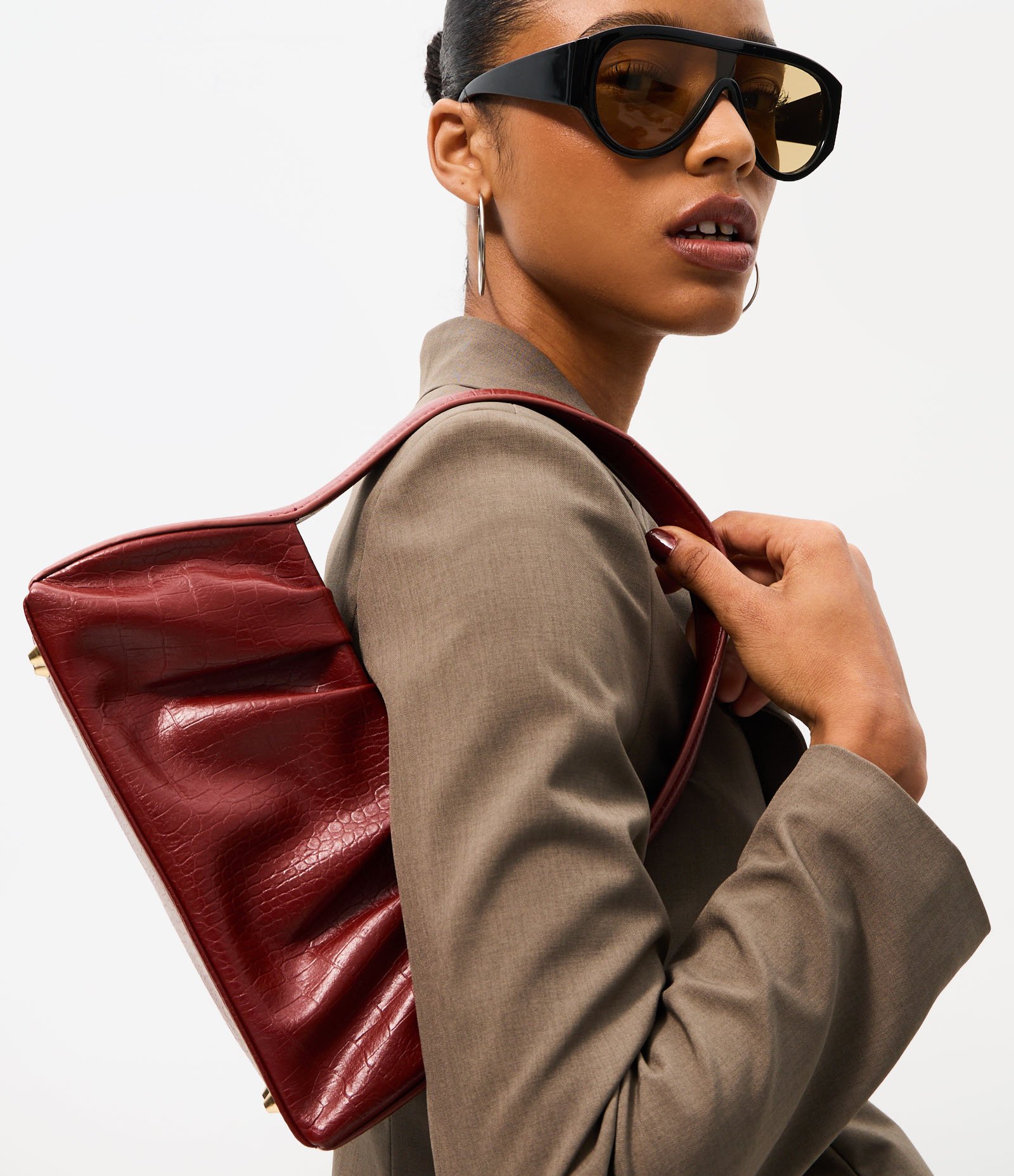 Bolsa Baguete em PU com Textura Croco Vermelho Escuro 1