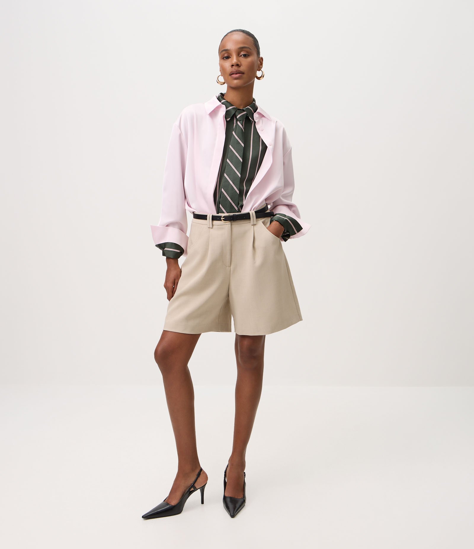 Camisa Acetinada com Gola Clássica Rosa 2