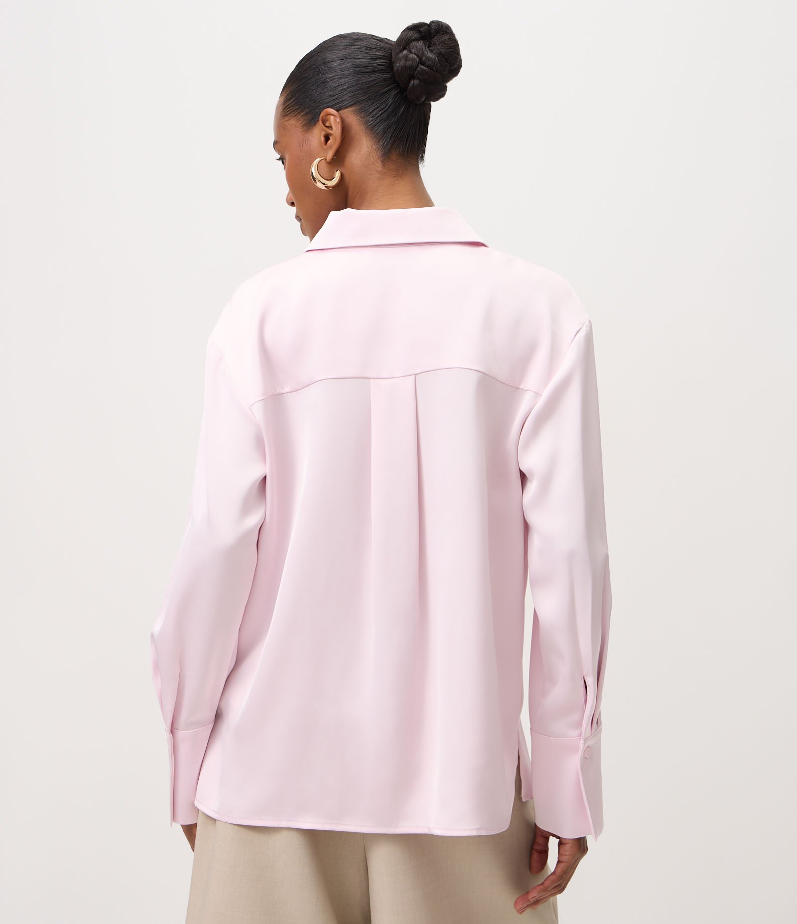 Camisa Acetinada com Gola Clássica Rosa 4