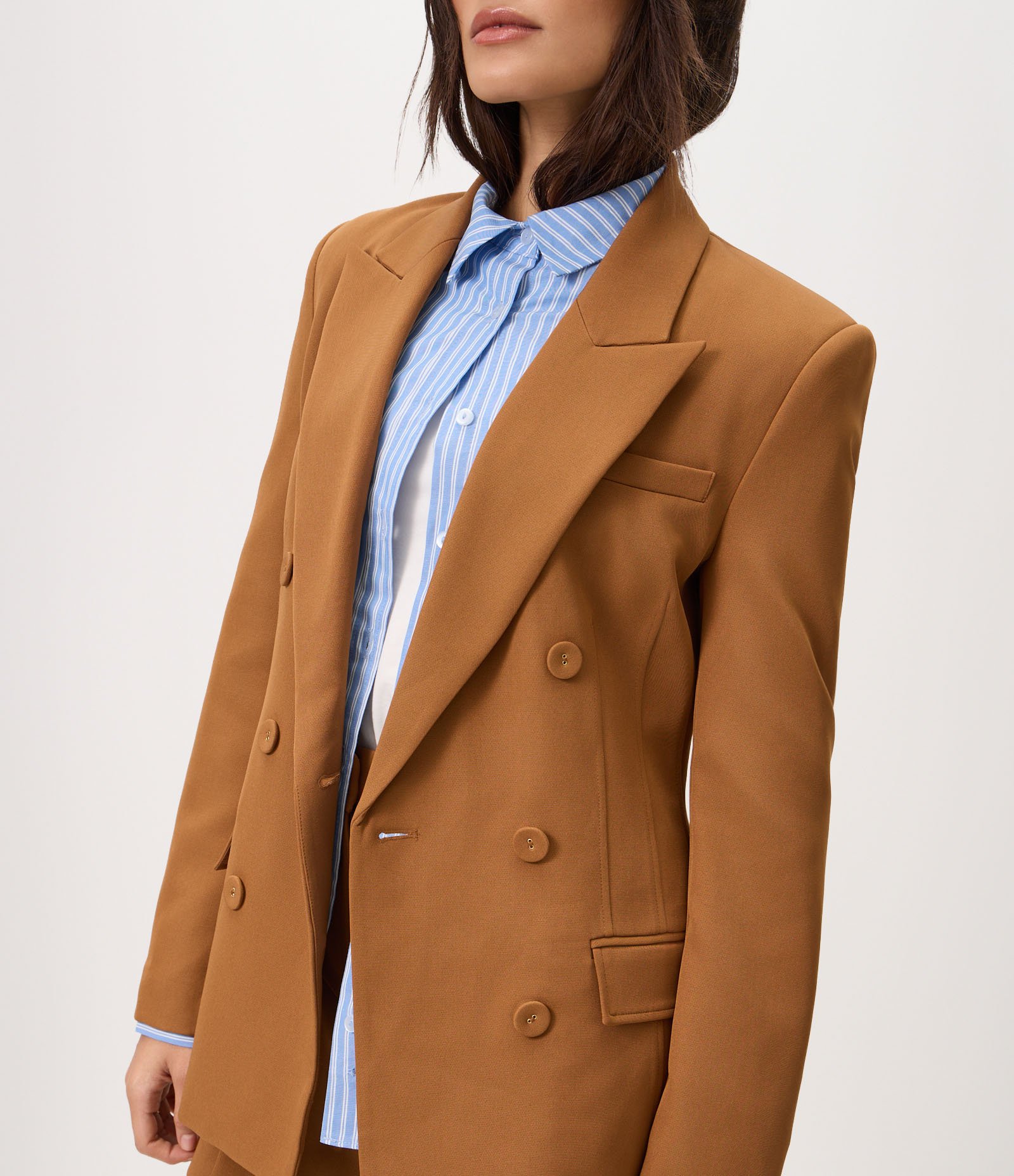 Blazer Slim Alfaiatado com Botões e Bolsos Frontais Caramelo 3