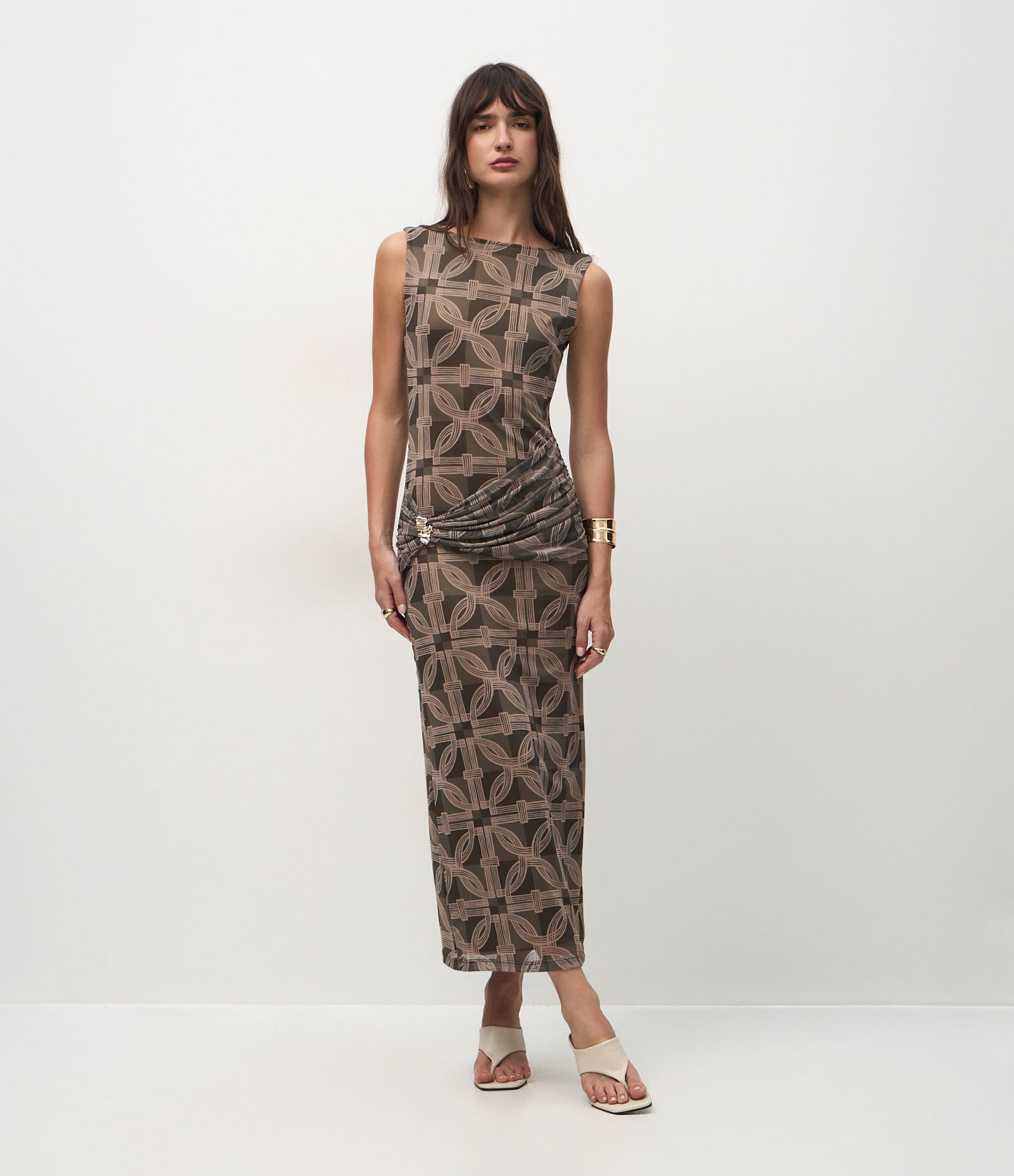 Vestido Longo em Tule com Drapeado Lateral e Aviamento Marrom 2