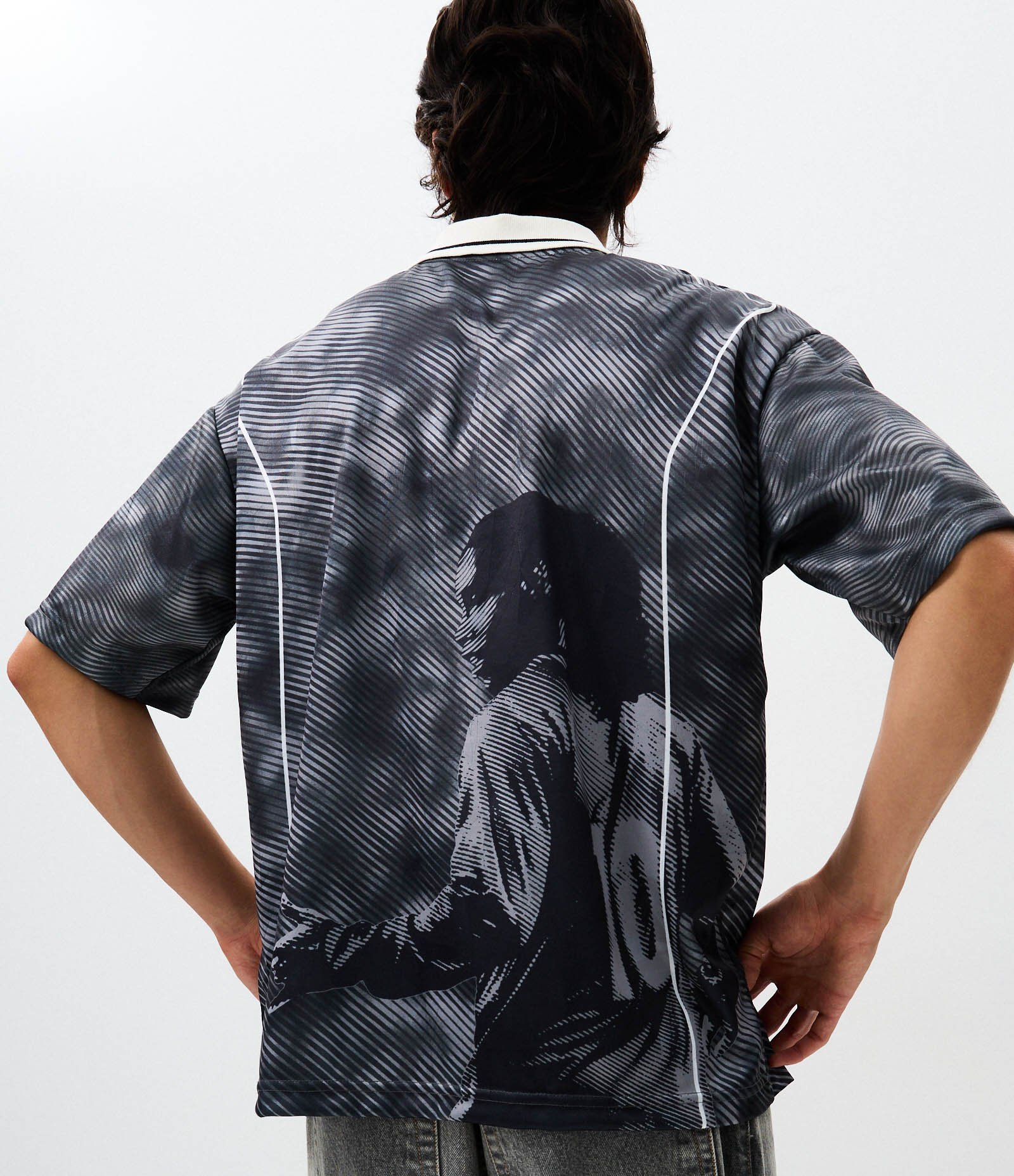 Camiseta Boxy em Jacquard com Estampa Ronaldinho Bruxo Cinza 3