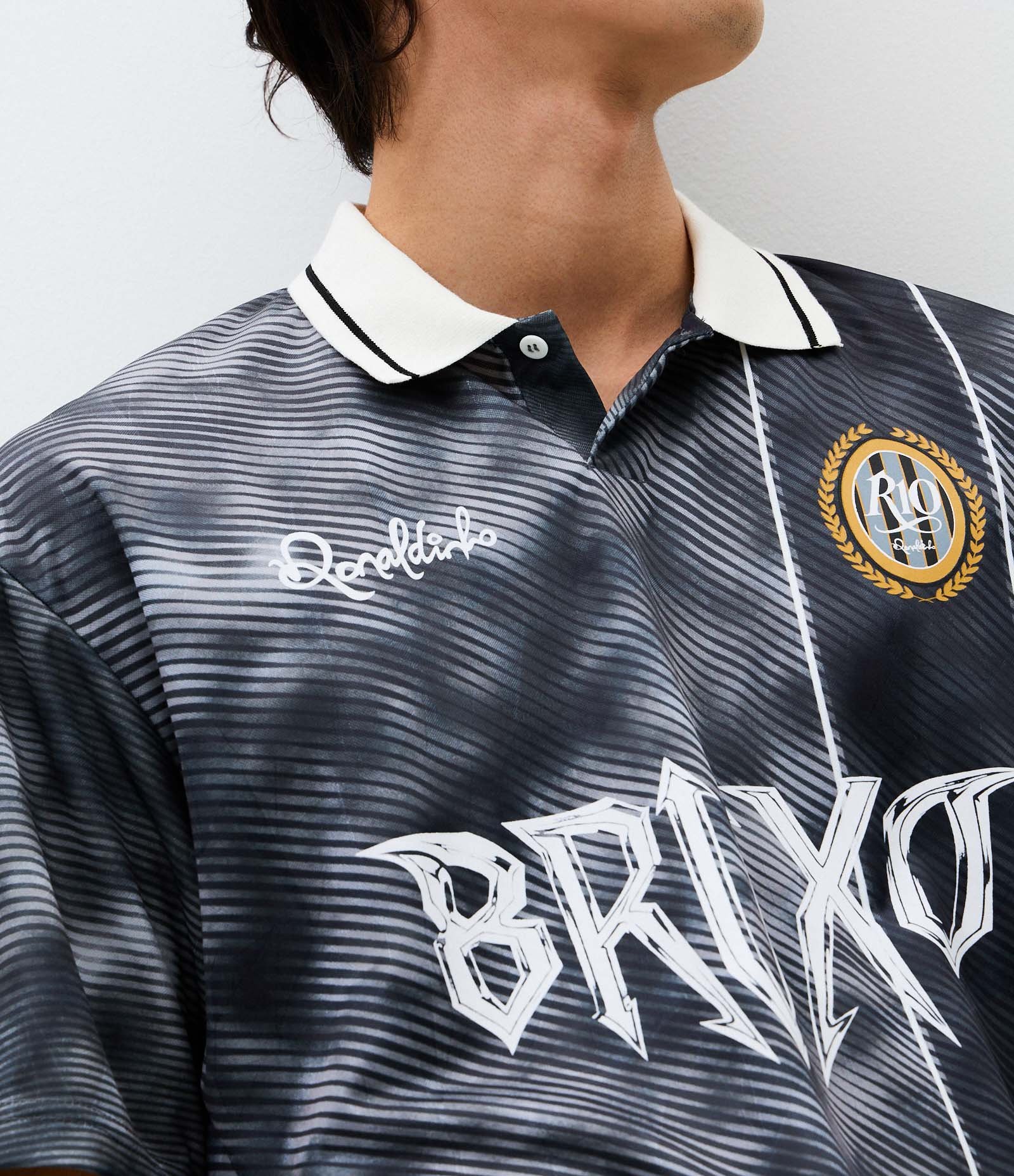Camiseta Boxy em Jacquard com Estampa Ronaldinho Bruxo Cinza 4