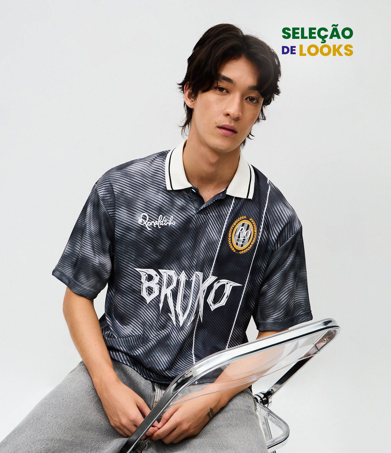 Camiseta Boxy em Jacquard com Estampa Ronaldinho Bruxo Cinza 1