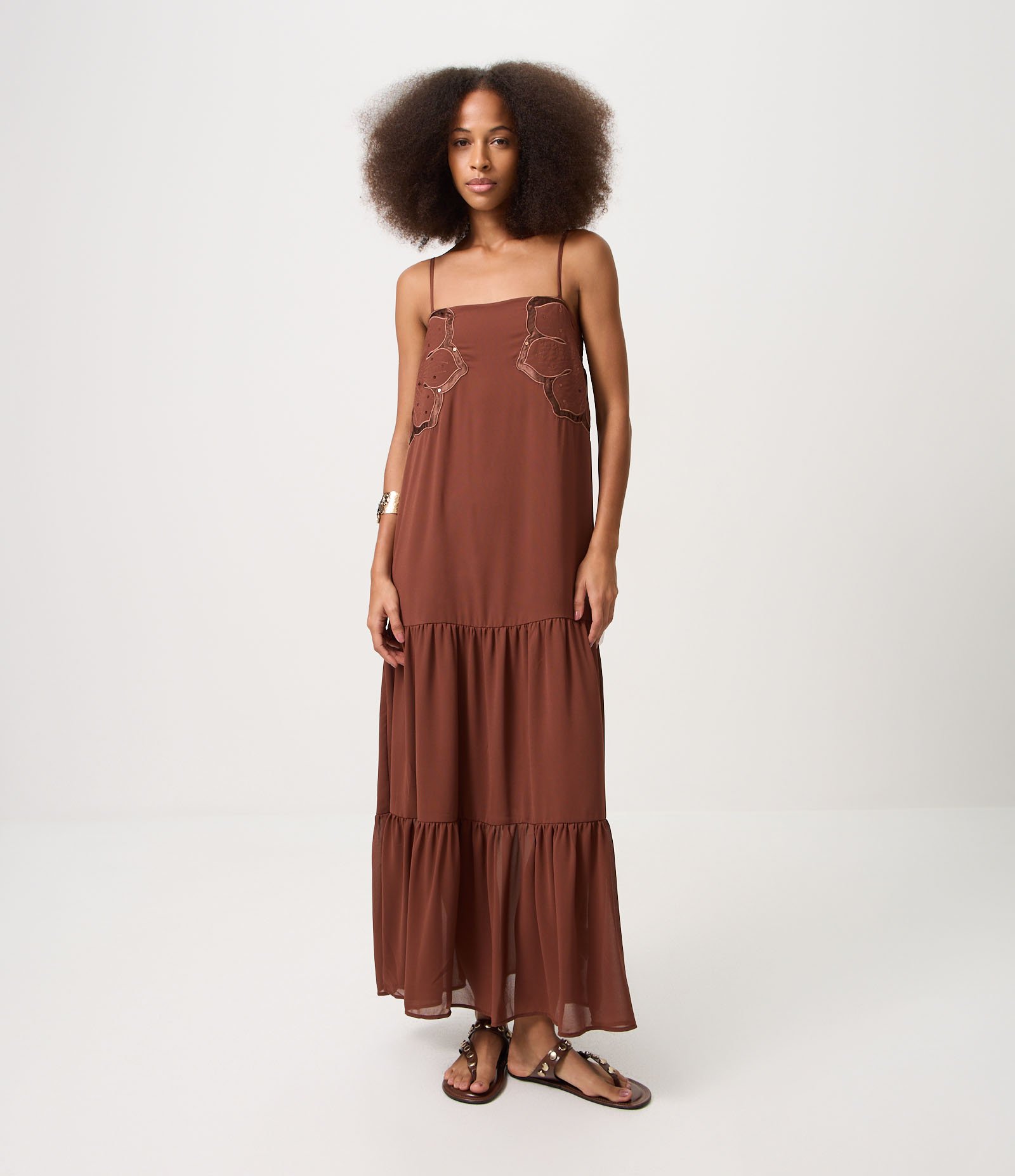 Vestido em Chiffon com Aplicações Florais Marrom 2