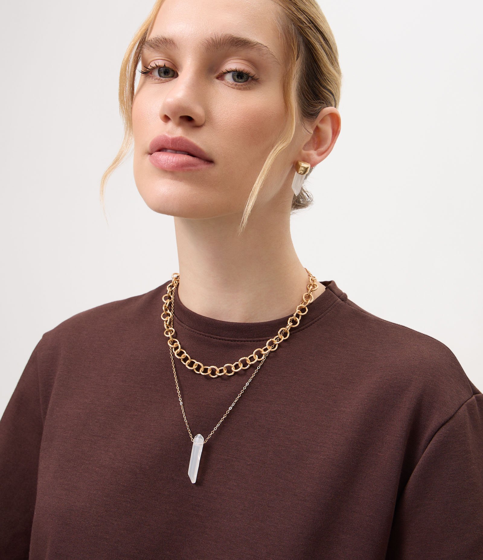 Conjunto com Colares em Camadas e Brincos com Resina Dourado 3