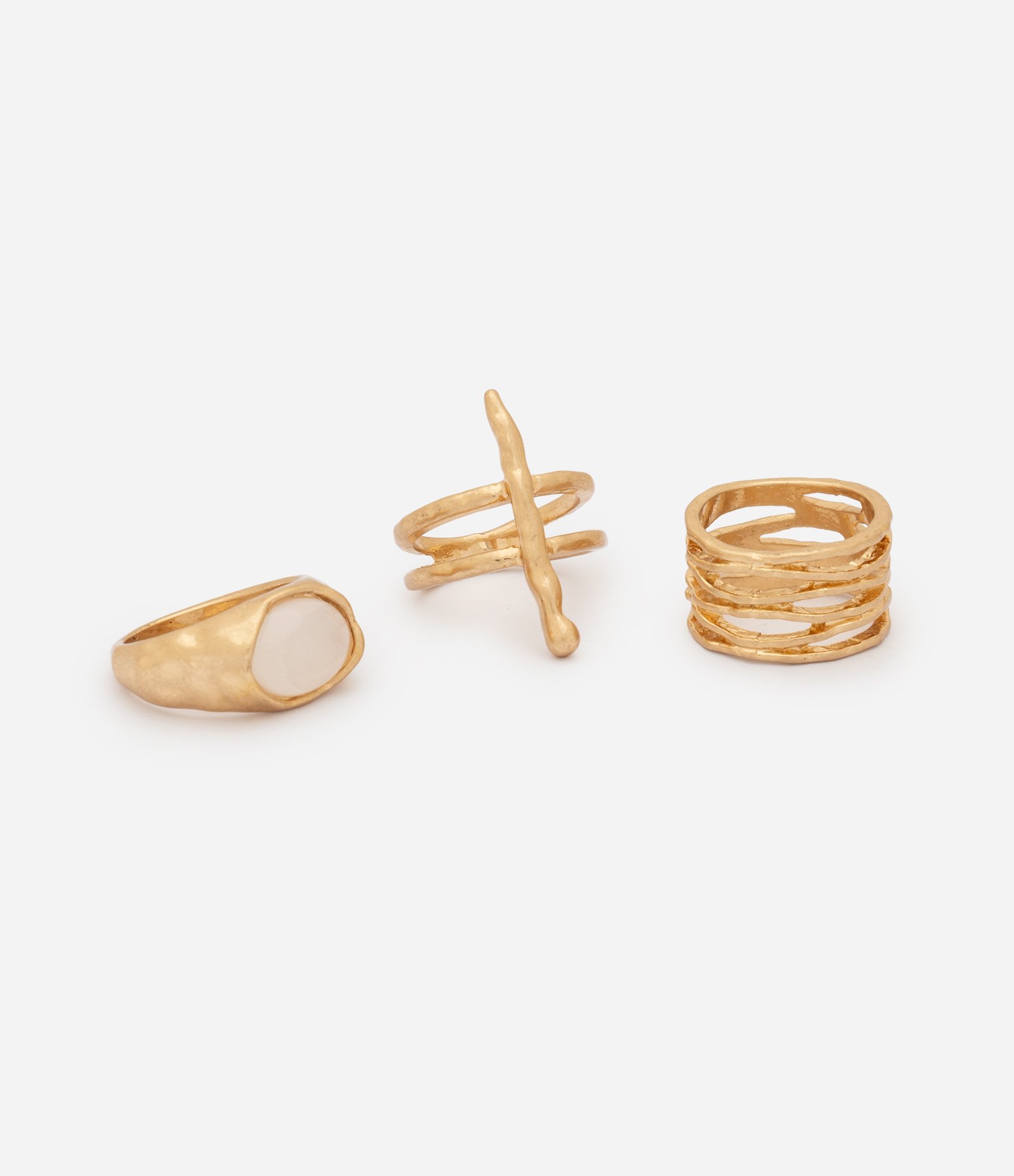 Kit com 03 Anéis Orgânicos e Aramados com Resina Dourado 2