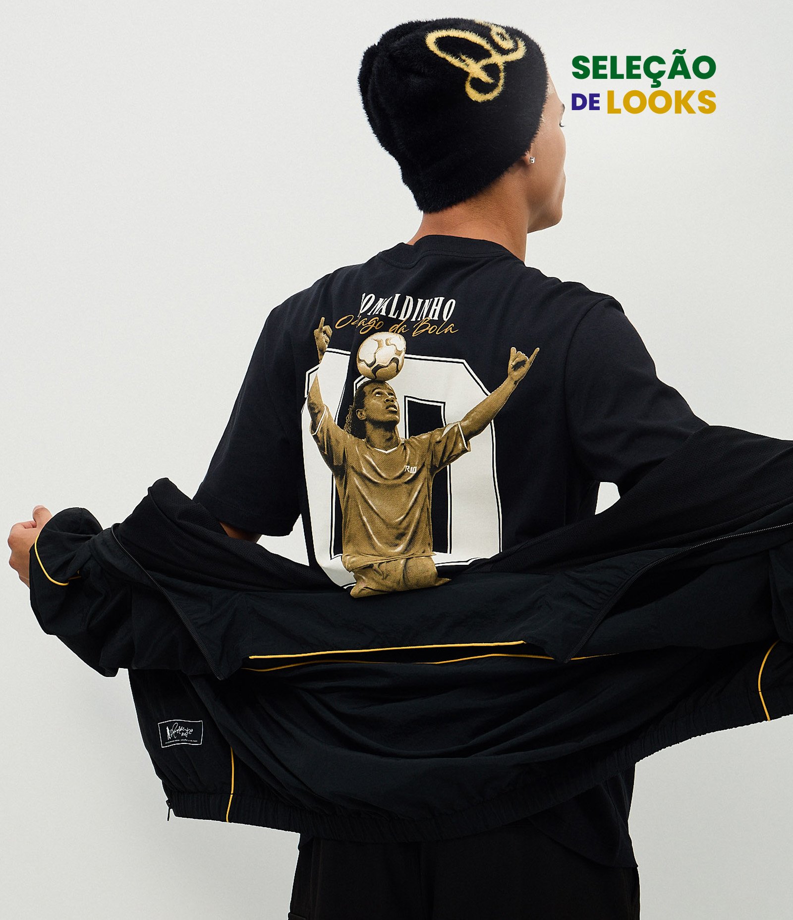 Camiseta Comfort com Estampa Ronaldinho O Mago da Bola Preto 1