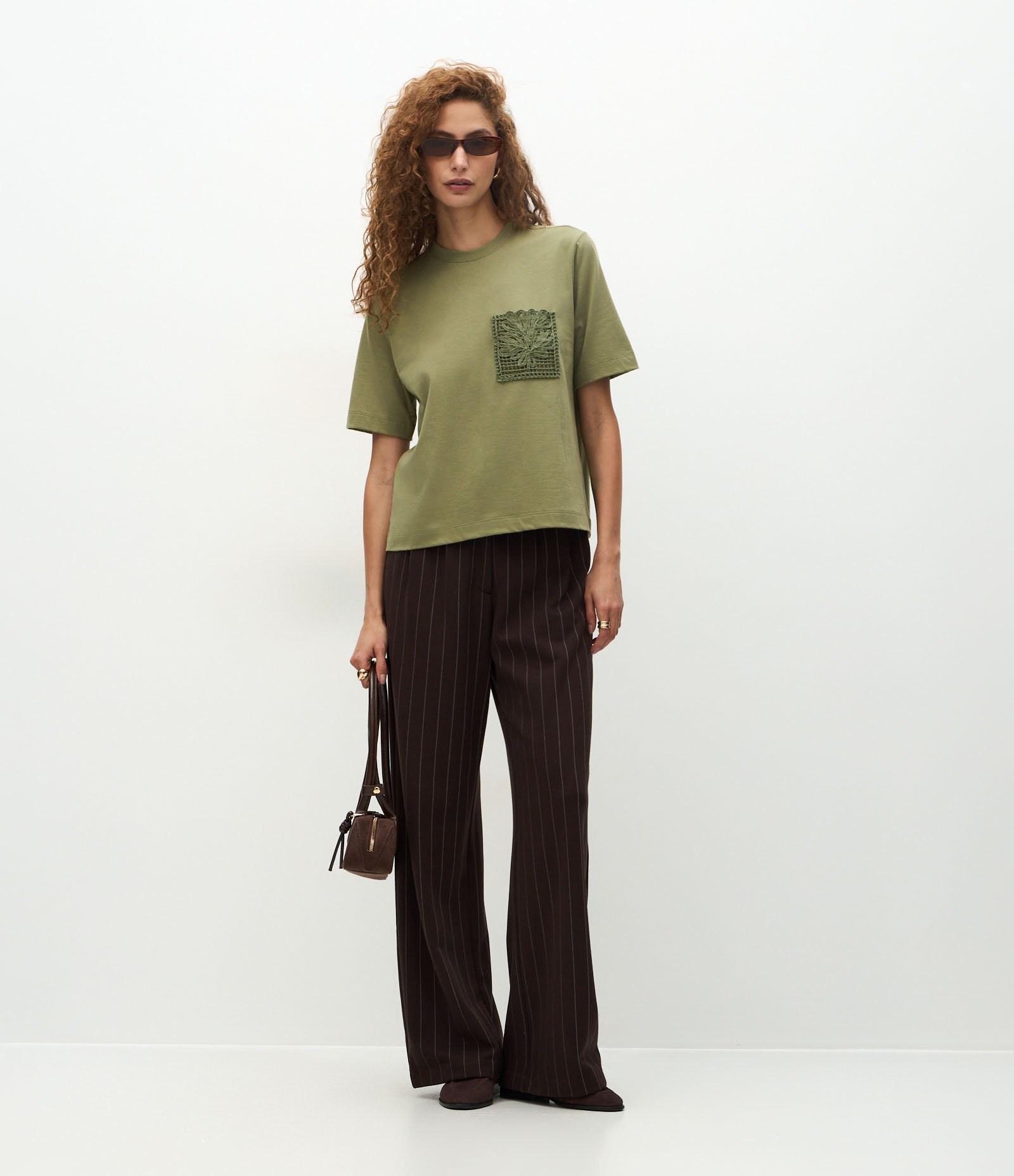 Camiseta em Algodão com Bolso Bordado Verde 2
