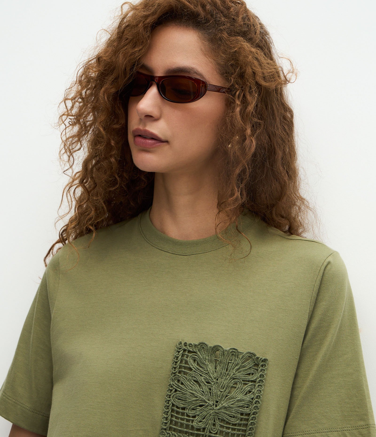 Camiseta em Algodão com Bolso Bordado Verde 3