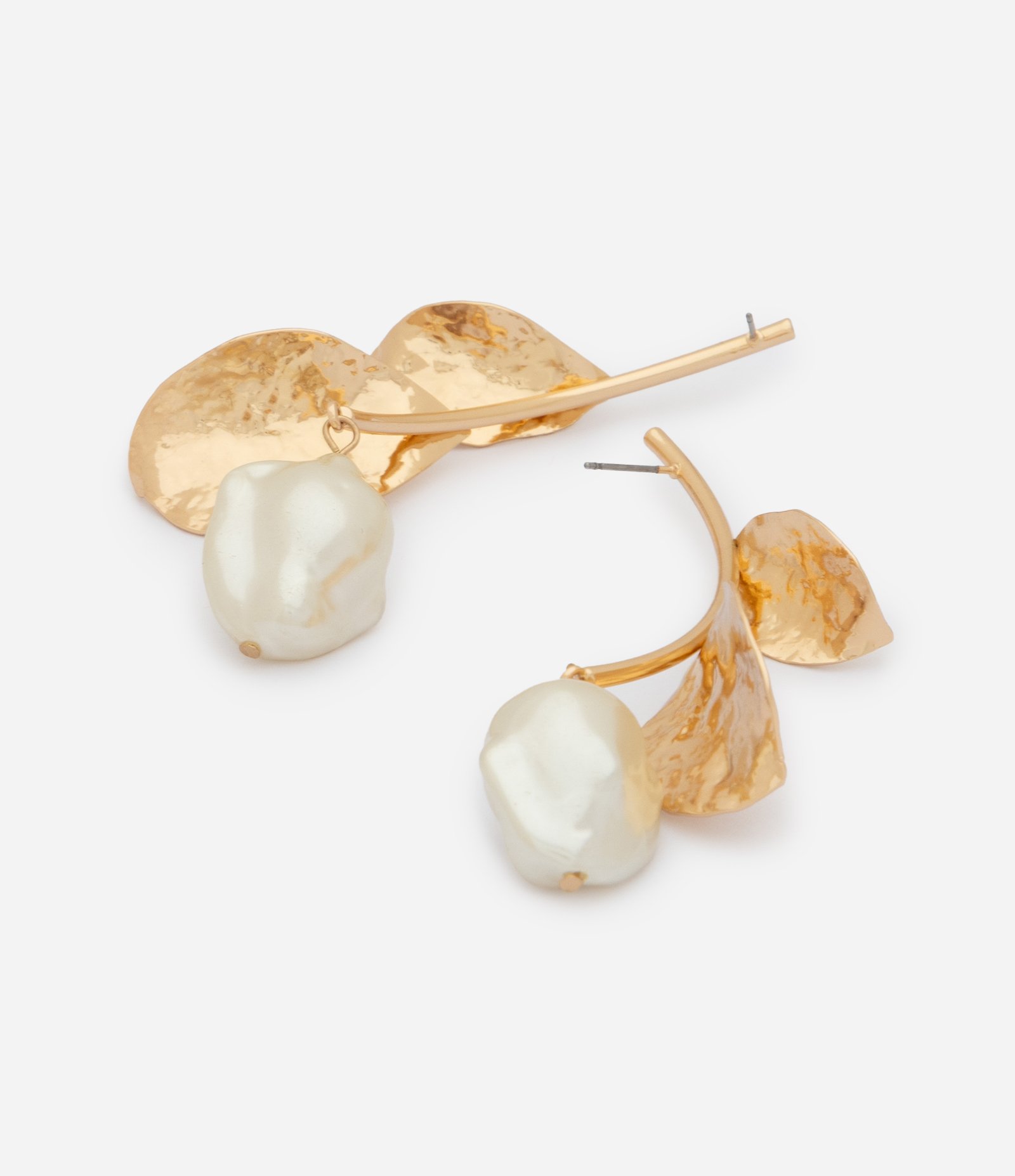 Brinco com Fio Rígido Curvo com Pétalas Dourado 3