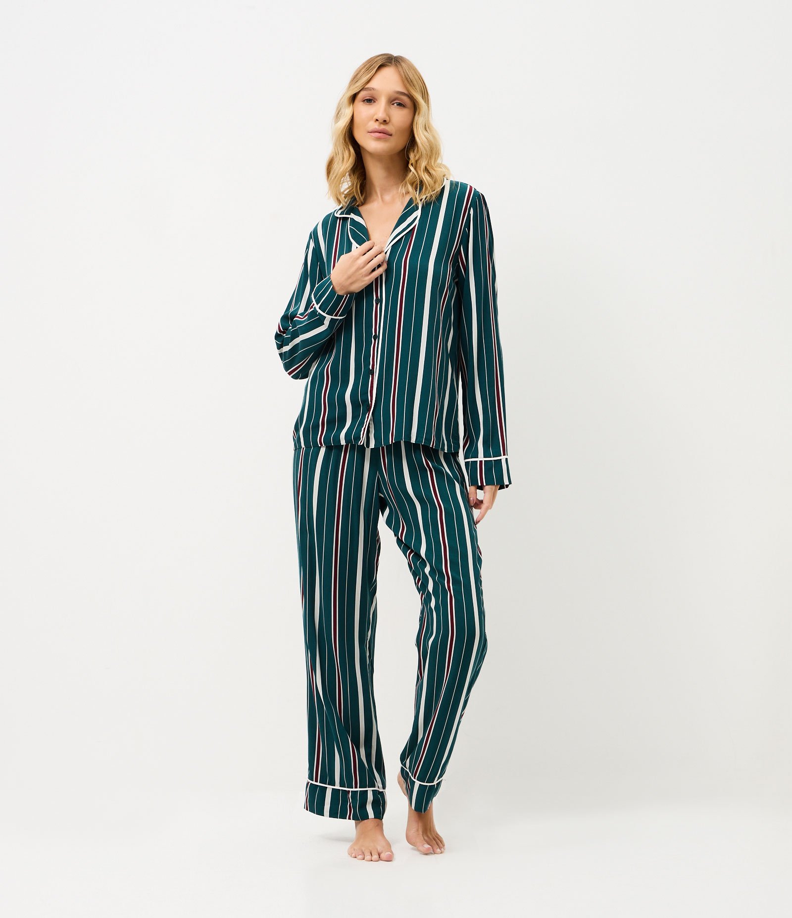 Pijama Longo Americano em Viscose com Estampa de Listras Verde 2